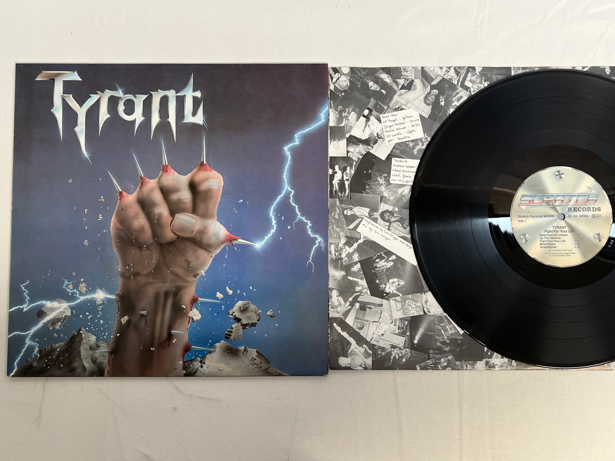 Omslagsbild för skivan TYRANT fight for your life LP -86 Ger SCRATCH 941308 heavy metal