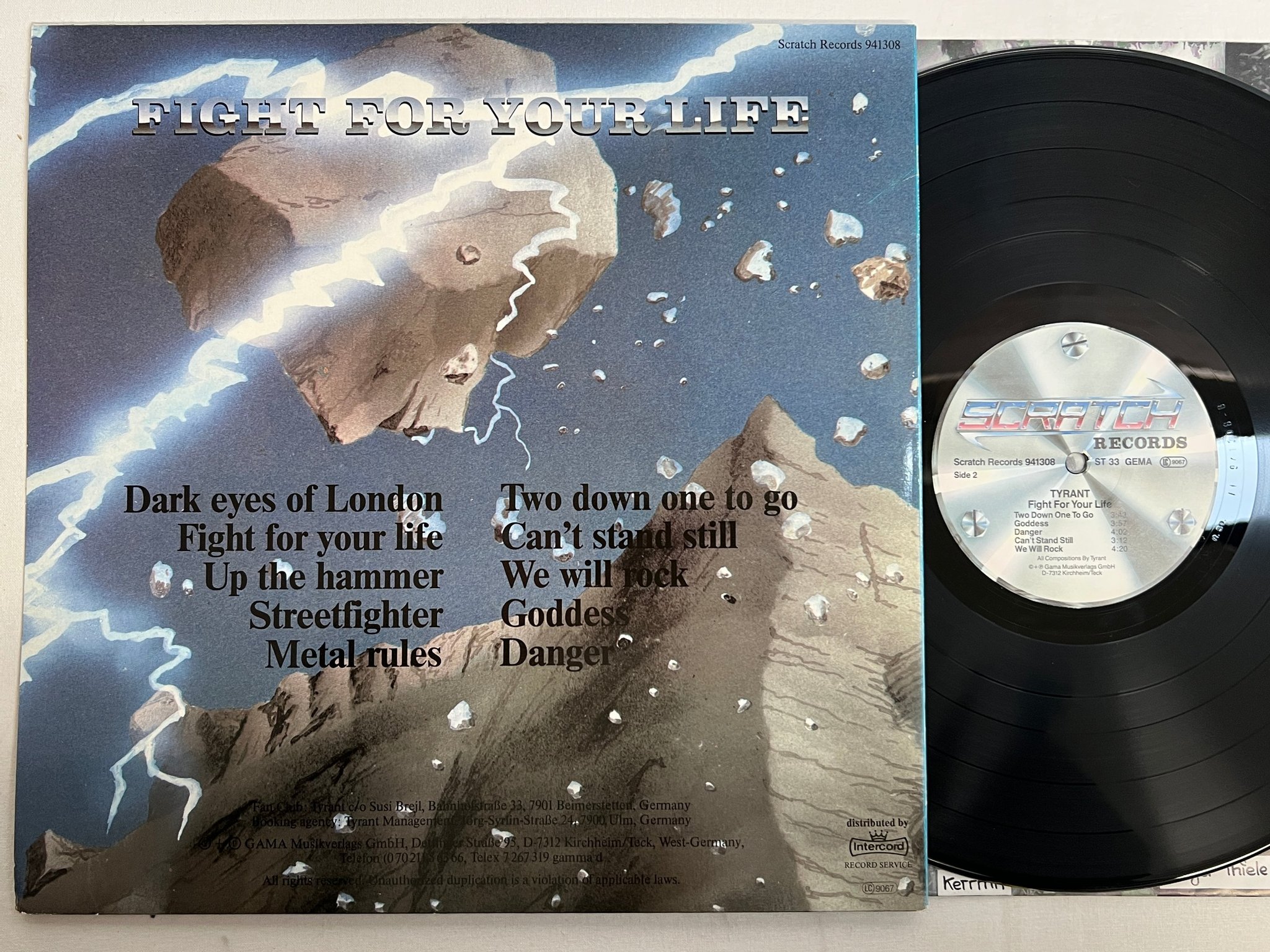Omslagsbild för skivan TYRANT fight for your life LP -86 Ger SCRATCH 941308 heavy metal