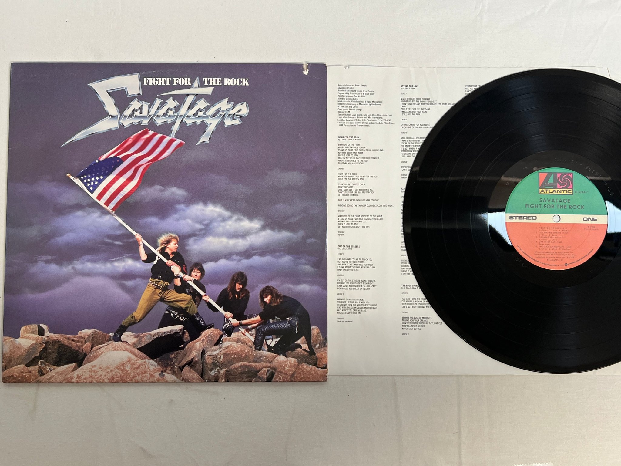 Omslagsbild för skivan SAVATAGE Fight For The Rock LP -86 US atlantic 81634-1 hard rock 
