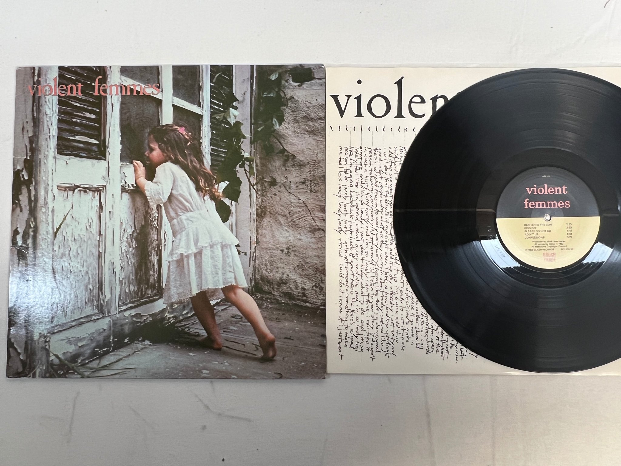 Omslagsbild för skivan VIOLENT FEMMES s/t LP -83 UK ROUGH TRADE ROUGH 55  pos-punk 