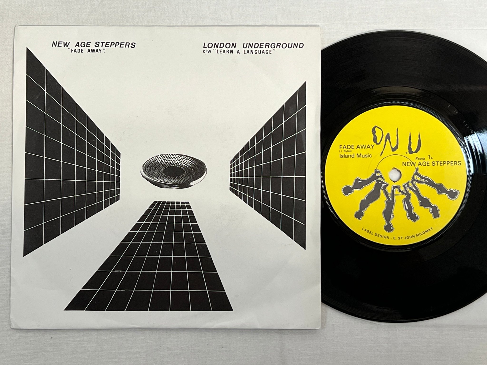 Omslagsbild för skivan NEW AGE STEPPERS Fade Away / LONDON UNDERGROUND Learn A Language 7" split UK 