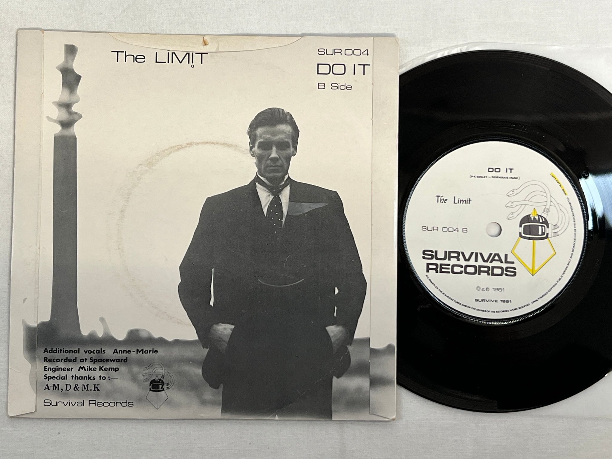 Omslagsbild för skivan THE LIMIT take it 7"single -81 UK SURVIVAL SUR 004 synth-pop