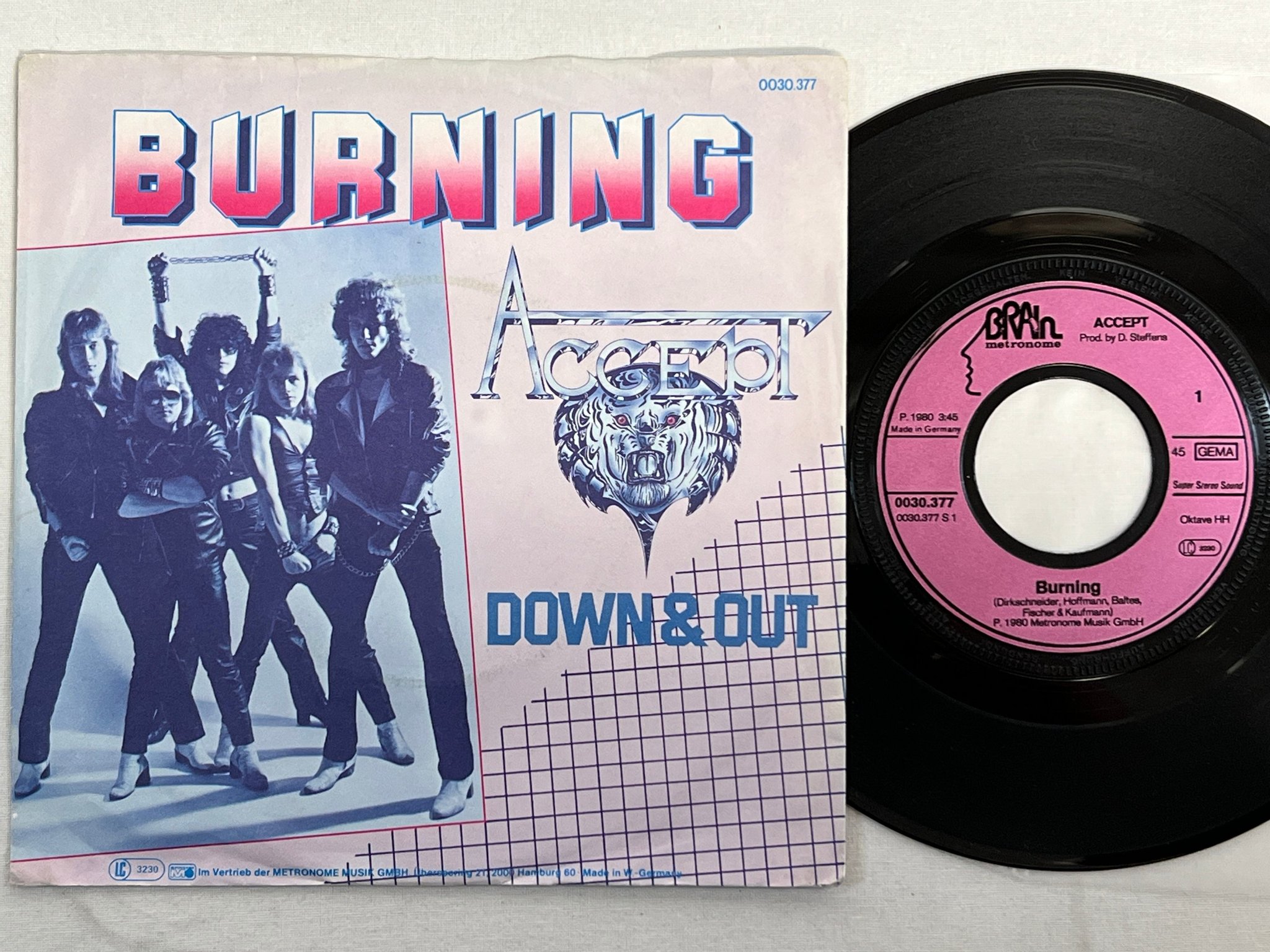 Omslagsbild för skivan ACCEPT Burning 7"single -81 Ger BRAIN 0030.377 ** rare metal 45 **