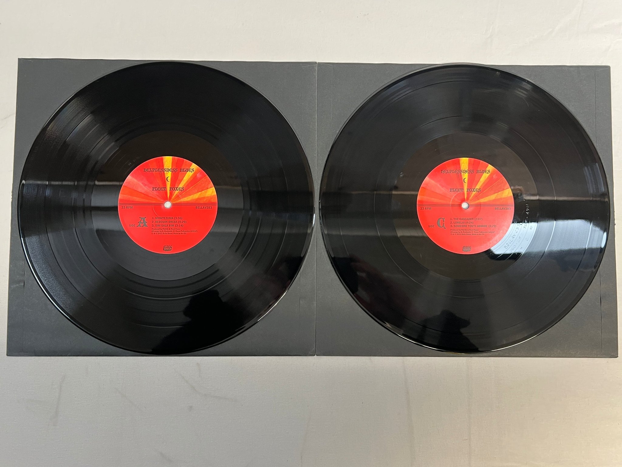 Omslagsbild för skivan FLEET FOXES helplessness blues 2xLP 2011 BELLA UNION BELLAV283