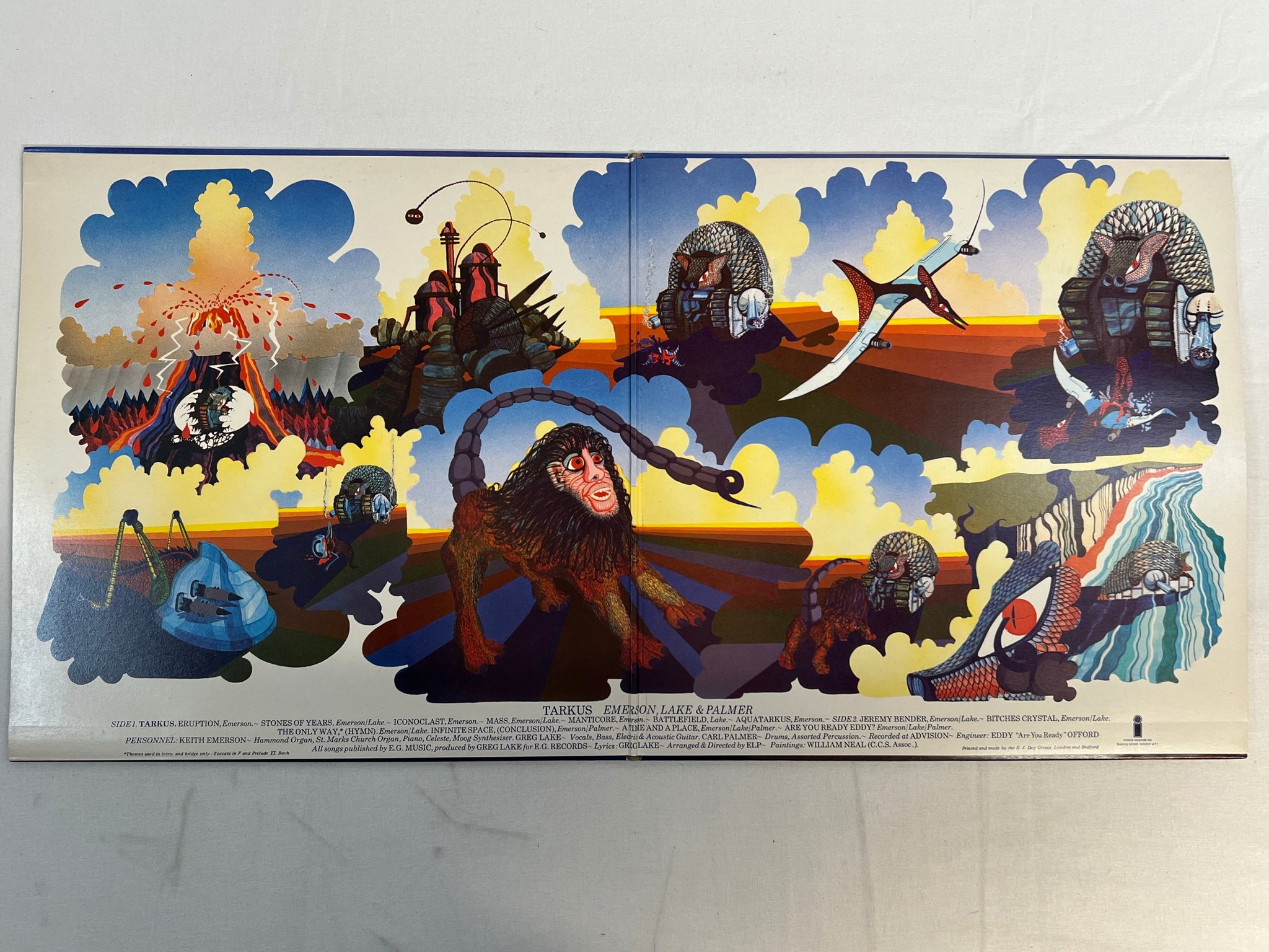 Omslagsbild för skivan EMERSON LAKE & PALMER tarkus LP -71 UK ISLAND ILPS 9155
