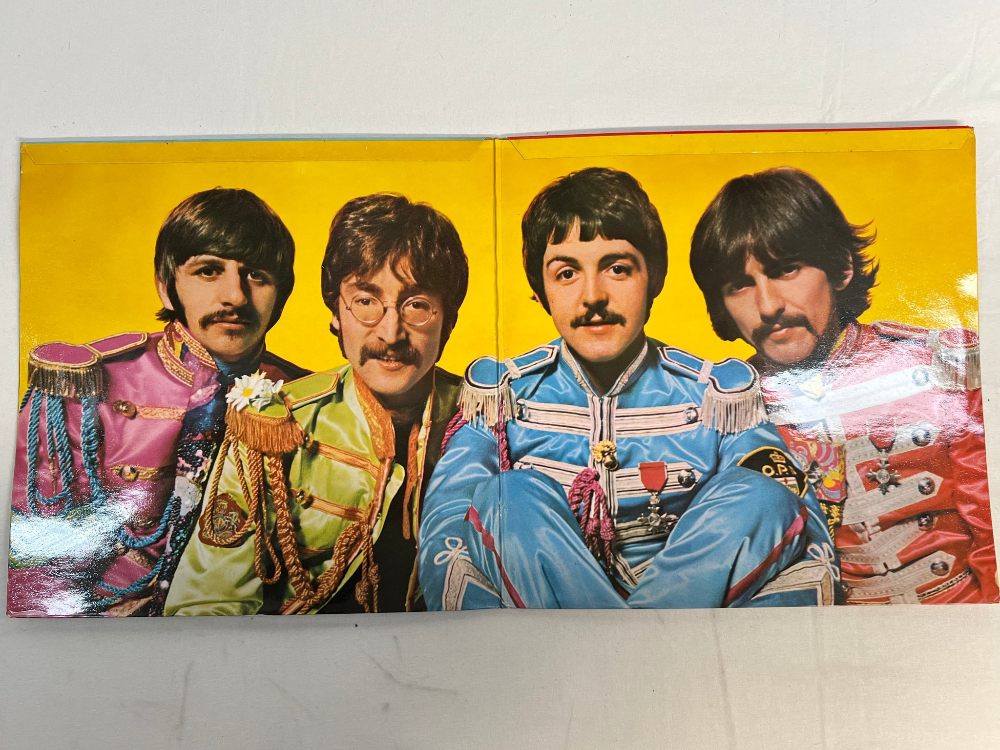 Omslagsbild för skivan THE BEATLES Sgt. Pepper's Lonely Hearts Club Band LP -67 UK PARLOPHONE PCS 7027