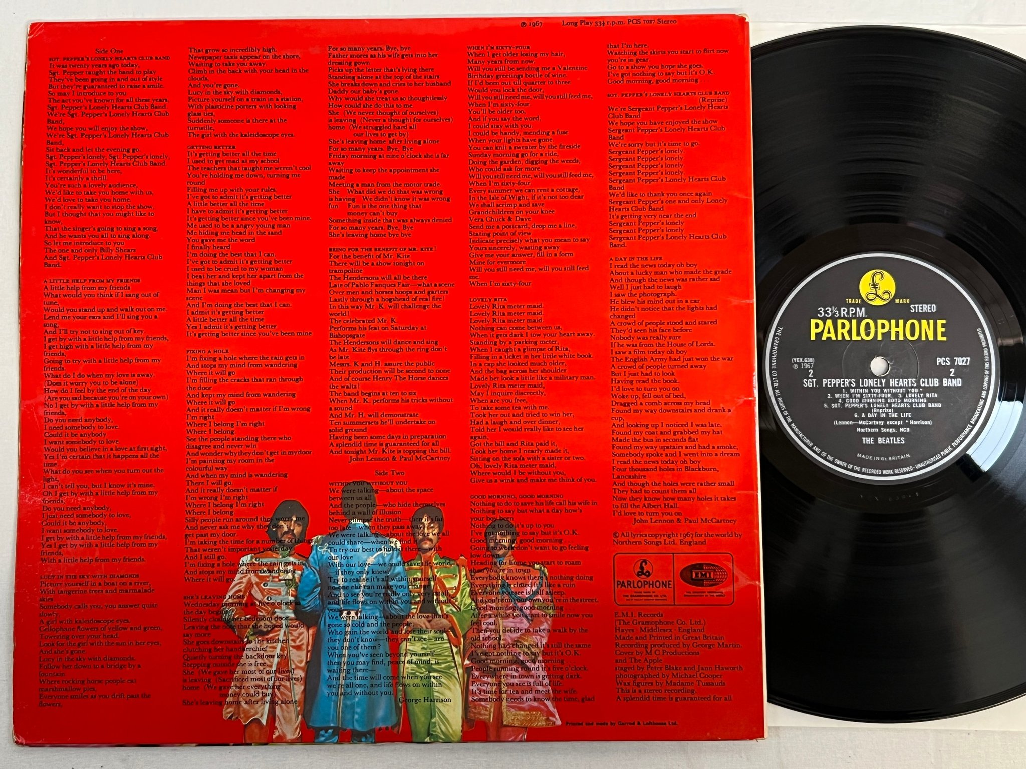 Omslagsbild för skivan THE BEATLES Sgt. Pepper's Lonely Hearts Club Band LP -67 UK PARLOPHONE PCS 7027