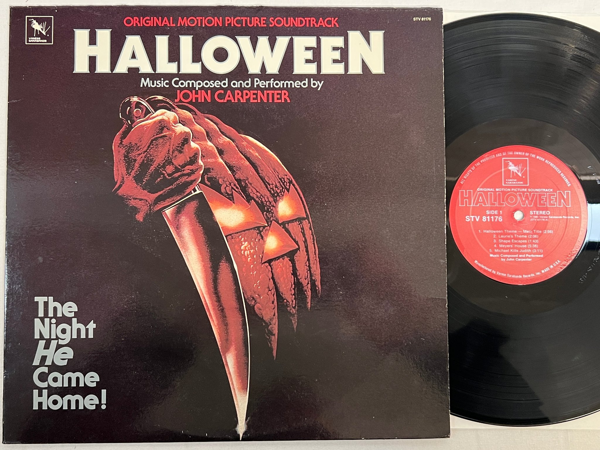 Omslagsbild för skivan John Carpenter HALLOWEEN LP -83 US VARESE SARABANDE STV 81176 **MEGA RARE**