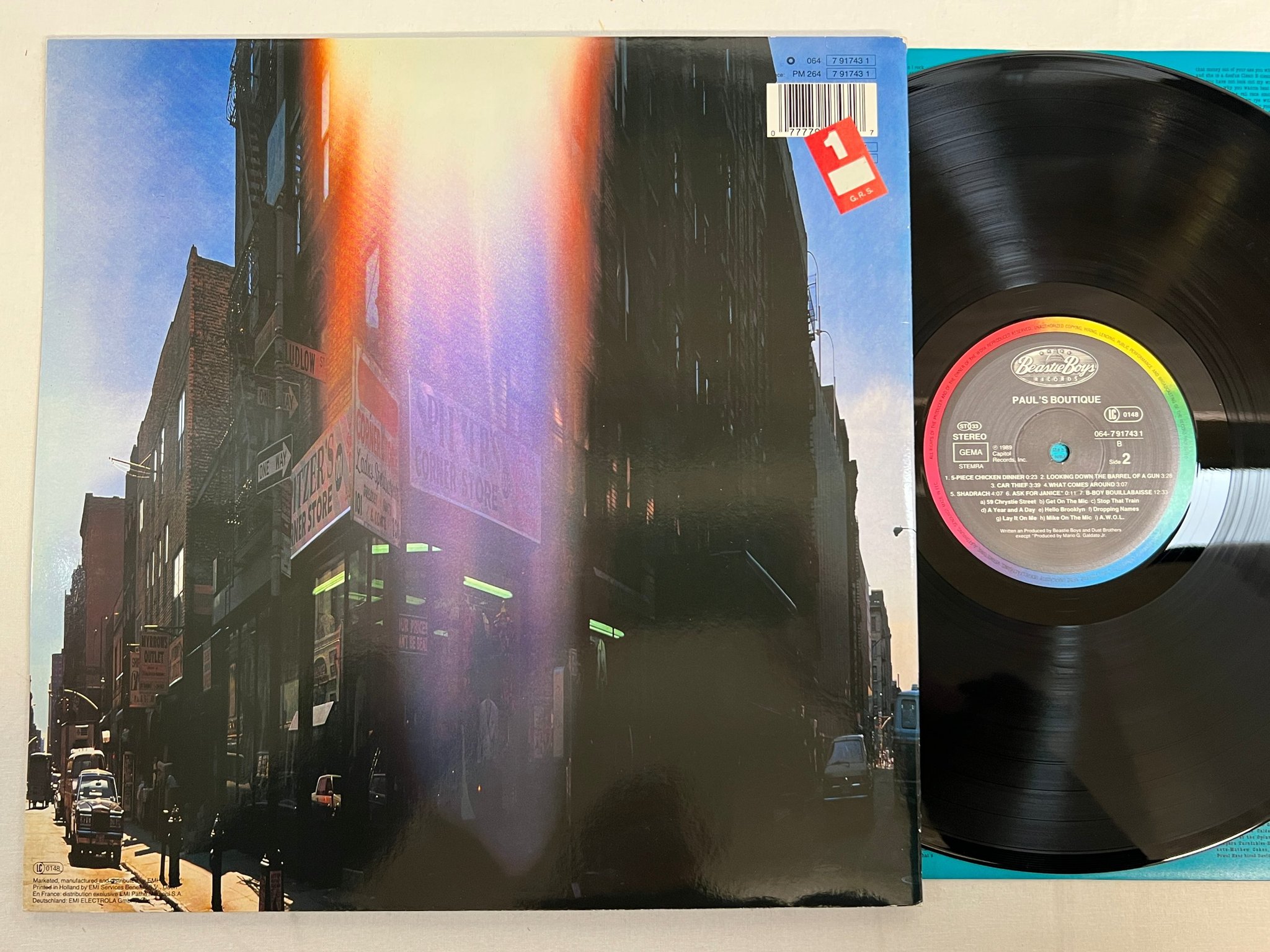 Omslagsbild för skivan BEASTIE BOYS Paul's boutique LP -89 Eu CAPITOL 064-7 91743 1
