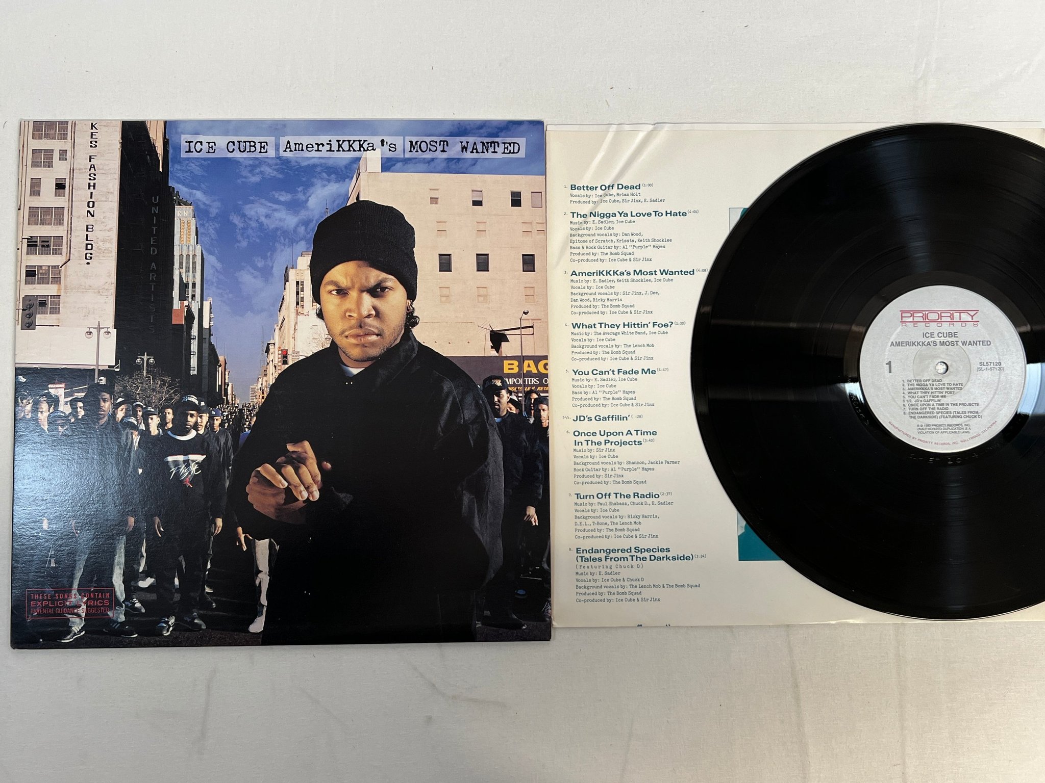 Omslagsbild för skivan ICE CUBE amerikka's most wanted LP -90 US PRIORITY SL57120