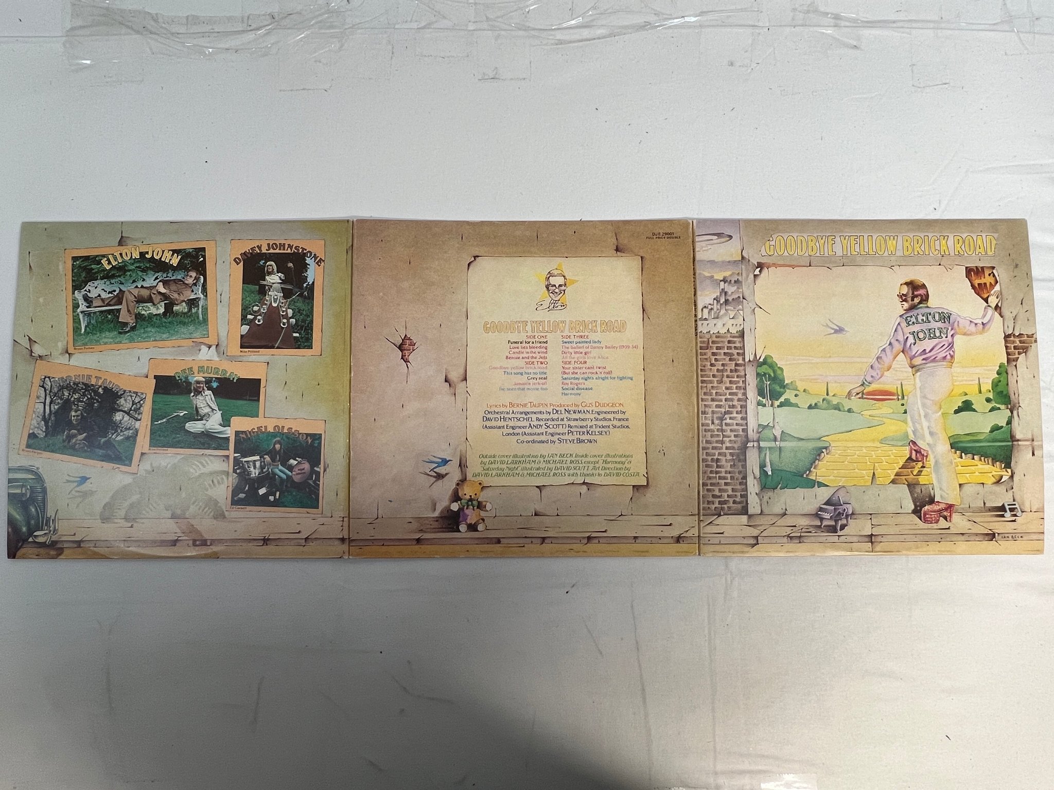 Omslagsbild för skivan ELTON JOHN Goodbye Yellow Brick Road 2xLP -78 UK DJM DJE 29001 yellow vinyl