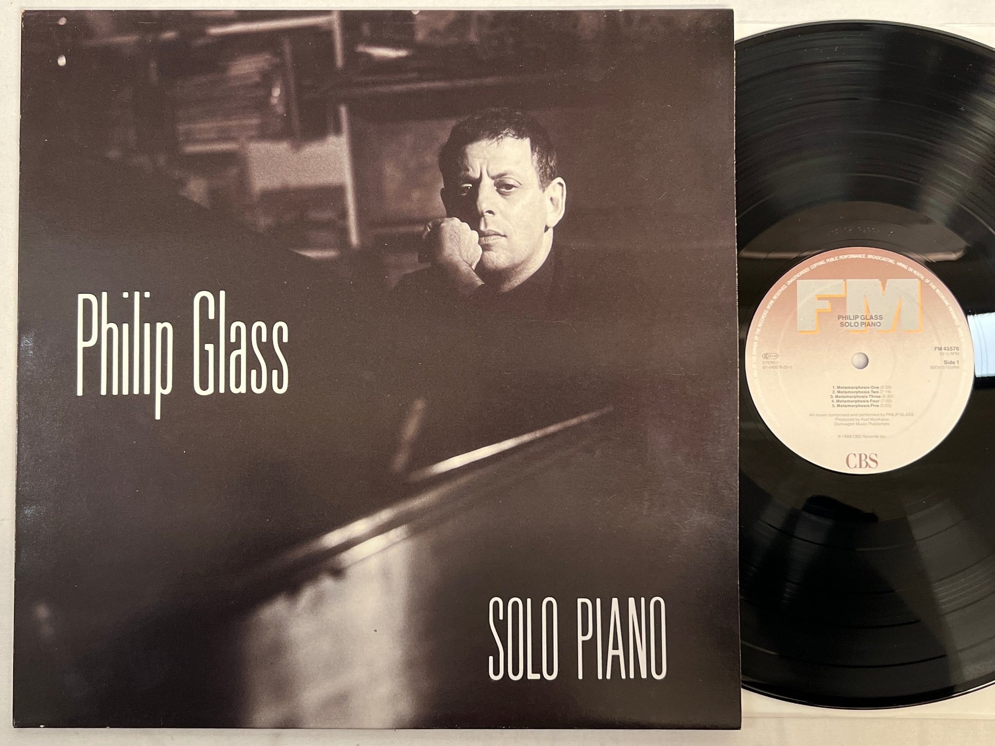 Omslagsbild för skivan PHILIP GLASS solo piano LP -89 Eu FM 45576