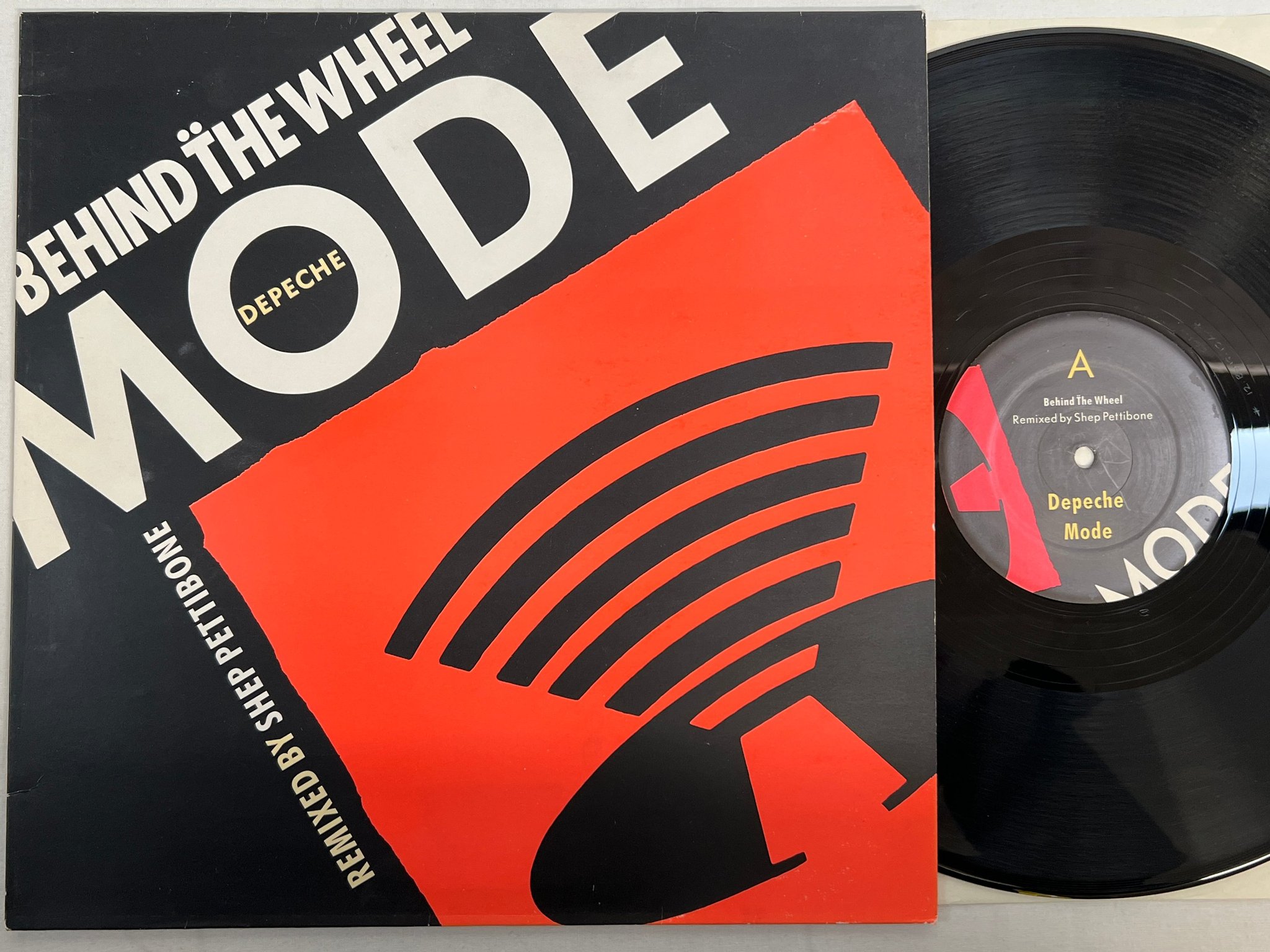 Omslagsbild för skivan DEPECHE MODE behind the wheel (Remixed By Shep Pettibone) 12"single -87 UK