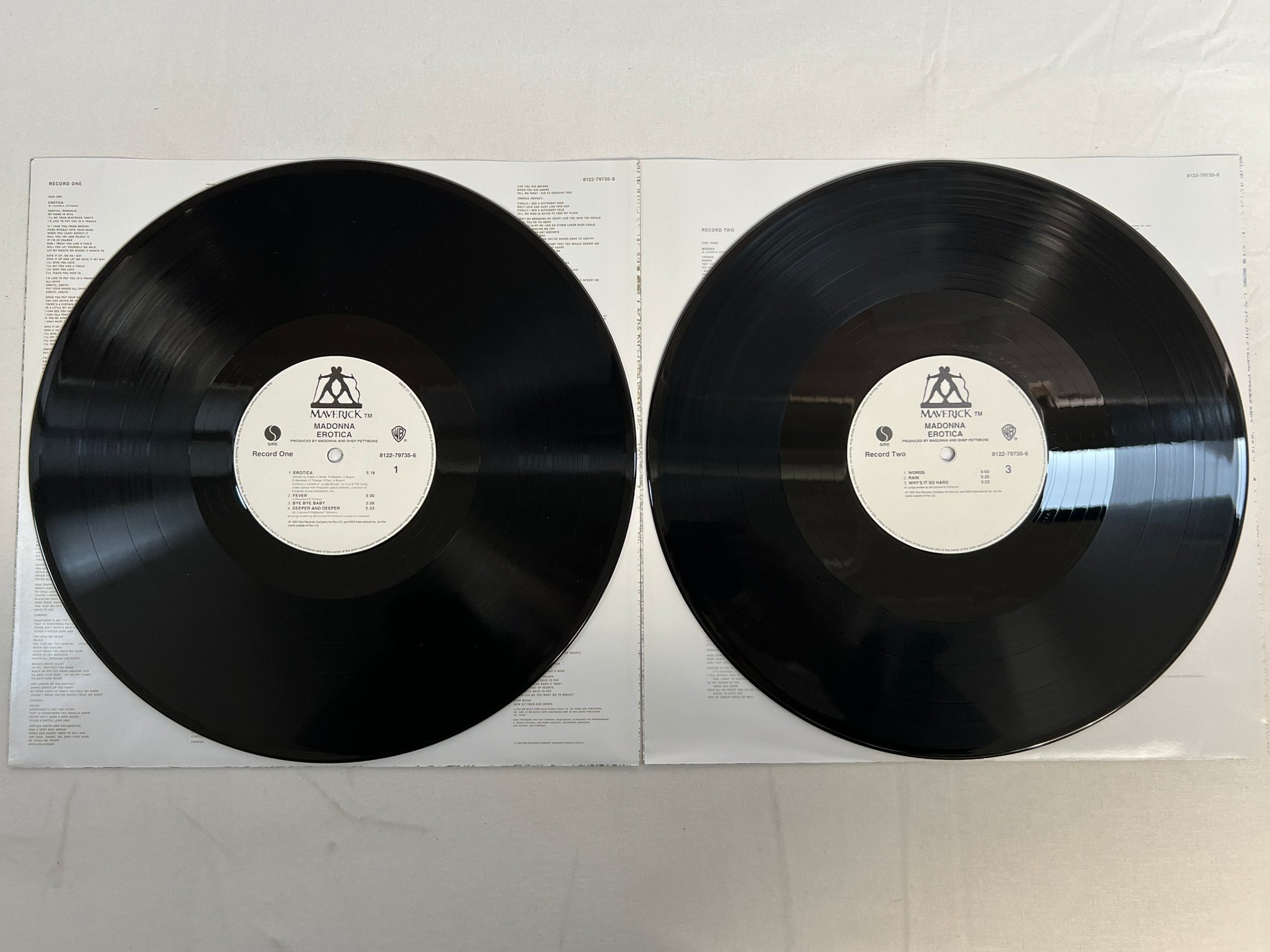 Omslagsbild för skivan MADONNA Erotica 2xLP 2019 EU SIRE 081227973568