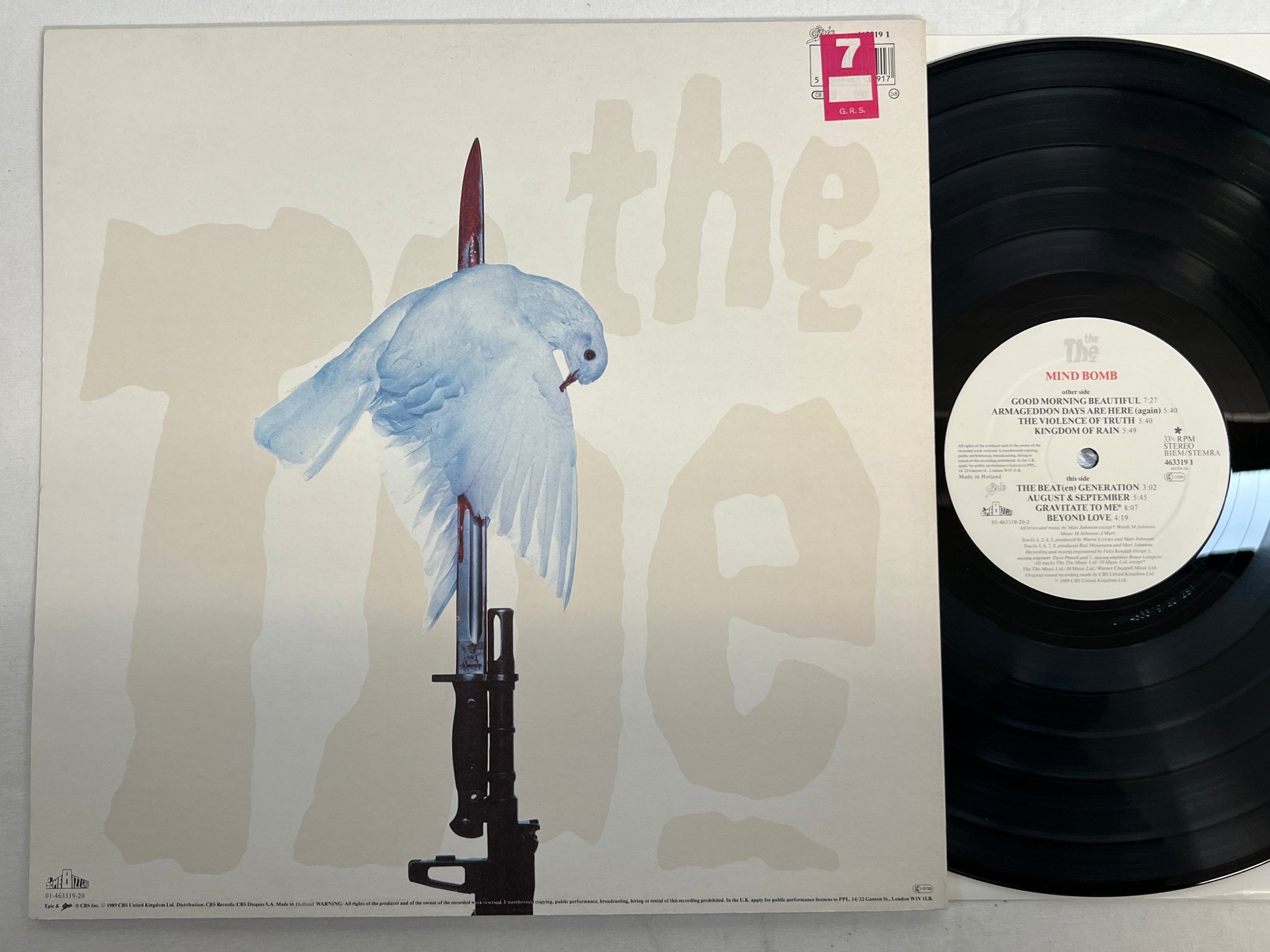 Omslagsbild för skivan THE THE mind bomb LP -89 EPIC 463319 1 