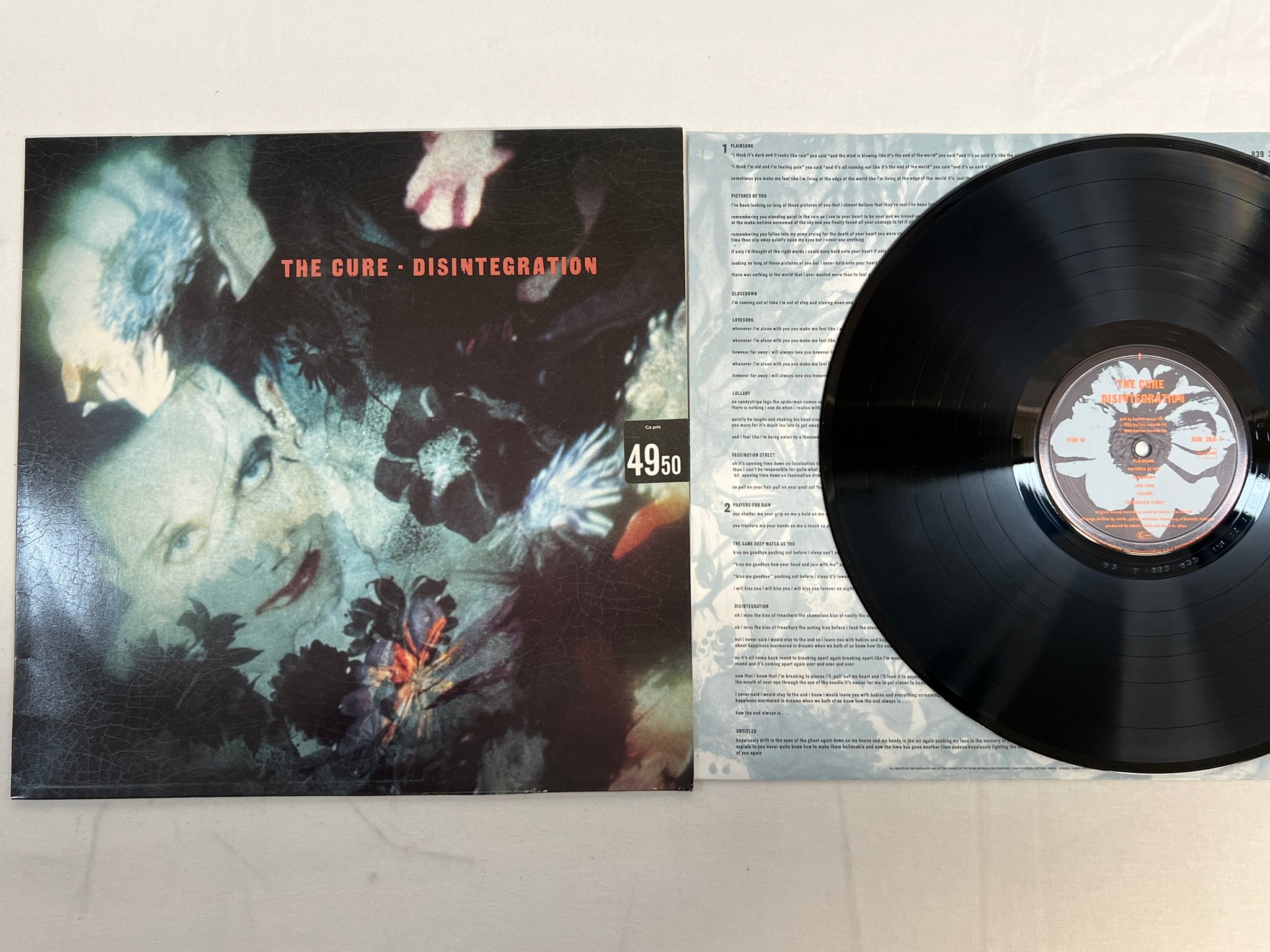 Omslagsbild för skivan THE CURE disintegration LP -89 Eu FICTION 839 353-1 smooth cover