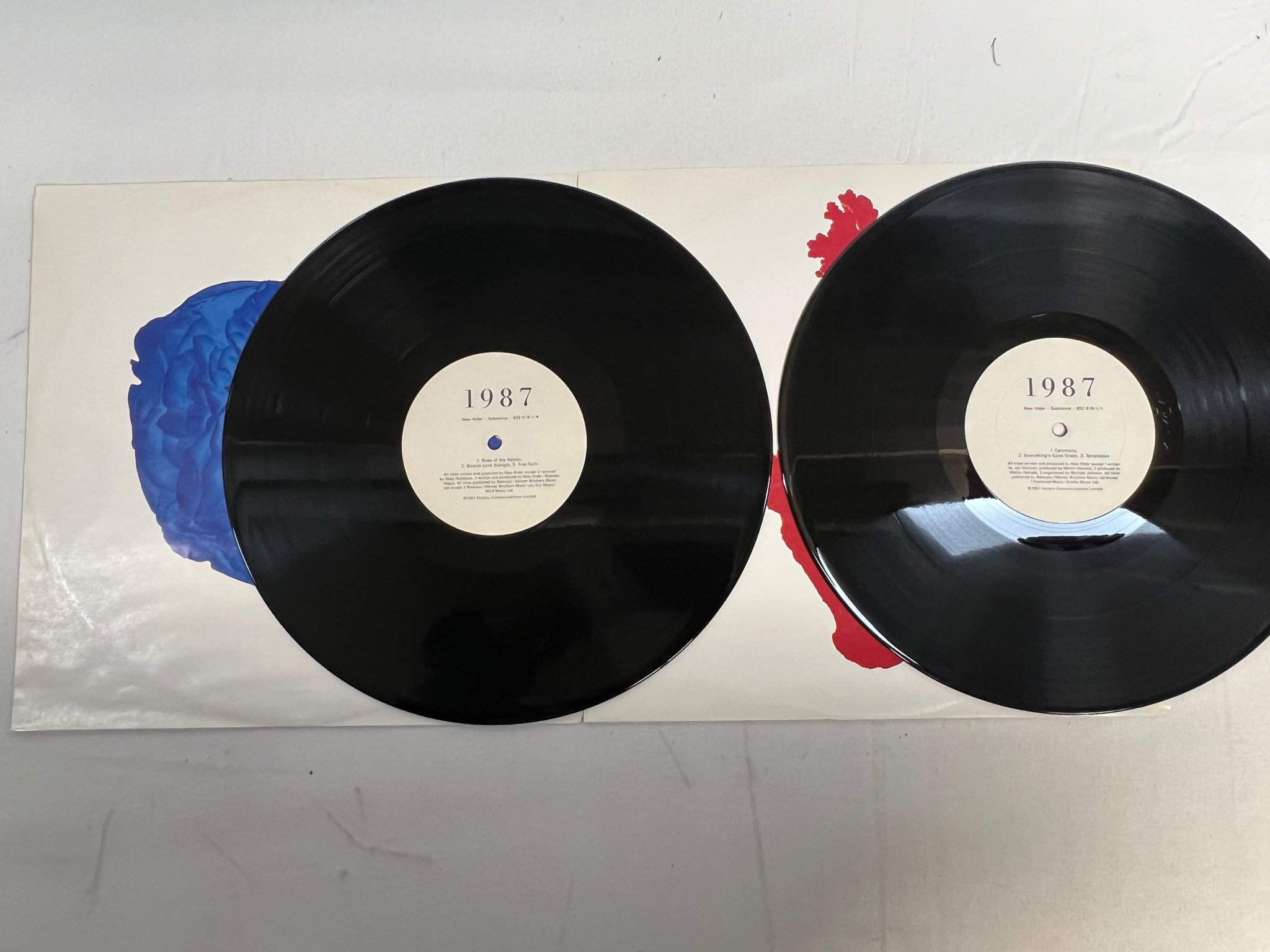 Omslagsbild för skivan NEW ORDER substance 2xLP -87 Can FACTORY 832 616-1 embossed sleeve RARE 