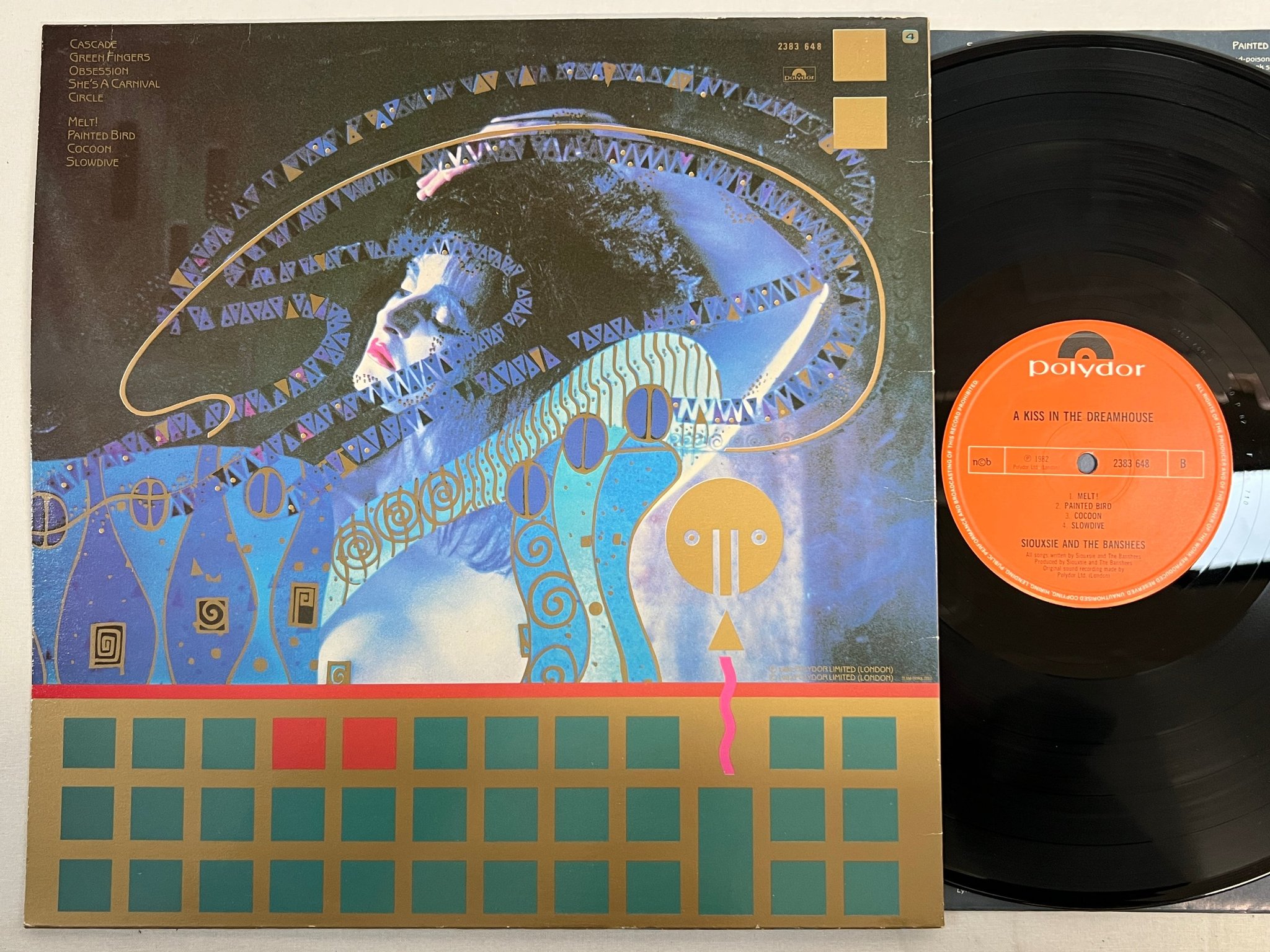 Omslagsbild för skivan SIOUXSIE AND THE BANSHEES a kiss in the dreamhouse LP -82 ncb POLYDOR 2383648