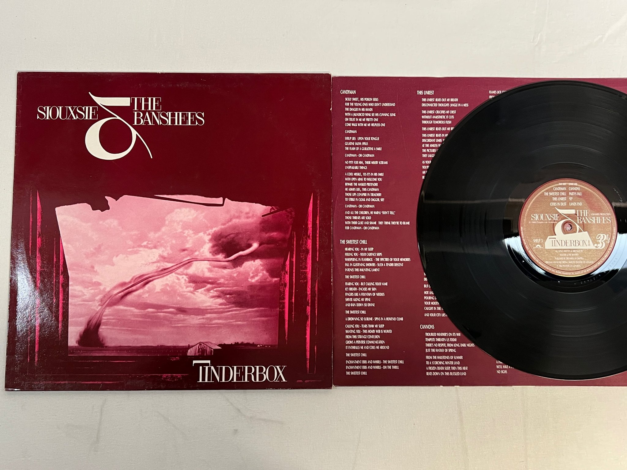 Omslagsbild för skivan SIOUXSIE AND THE BANSHEES Tinderbox LP -86 UK POLYDOR SHELP 3