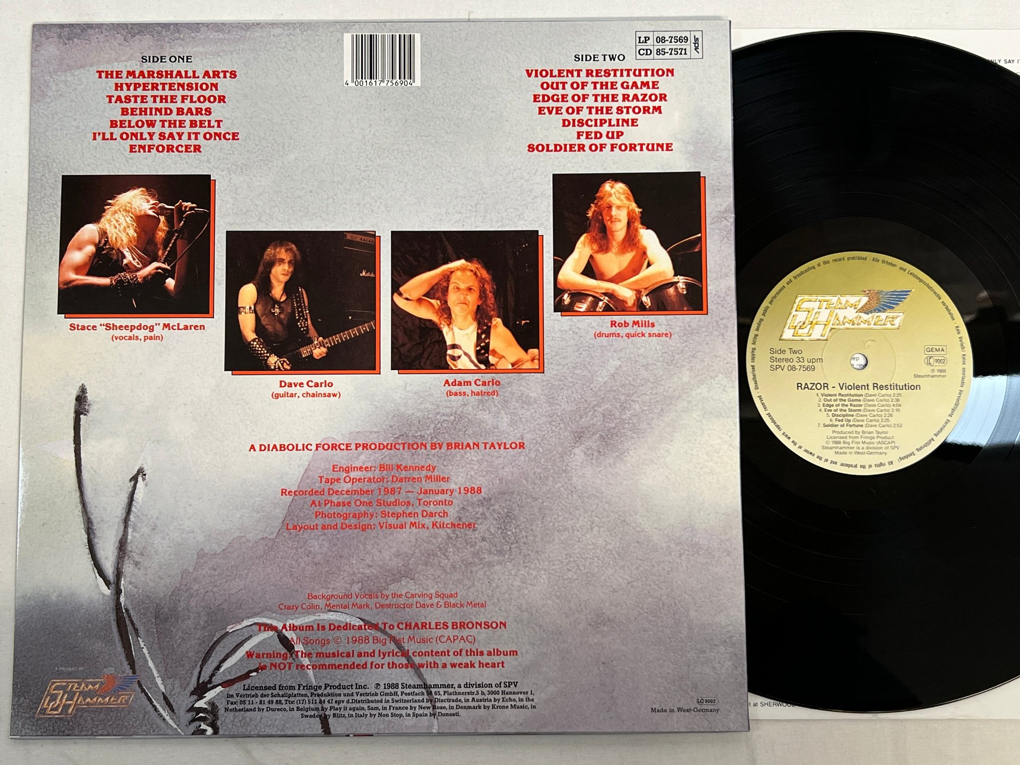 Omslagsbild för skivan RAZOR violent restitution LP -88 Ger STEAMHAMMER SPV 08-7569  speed metal