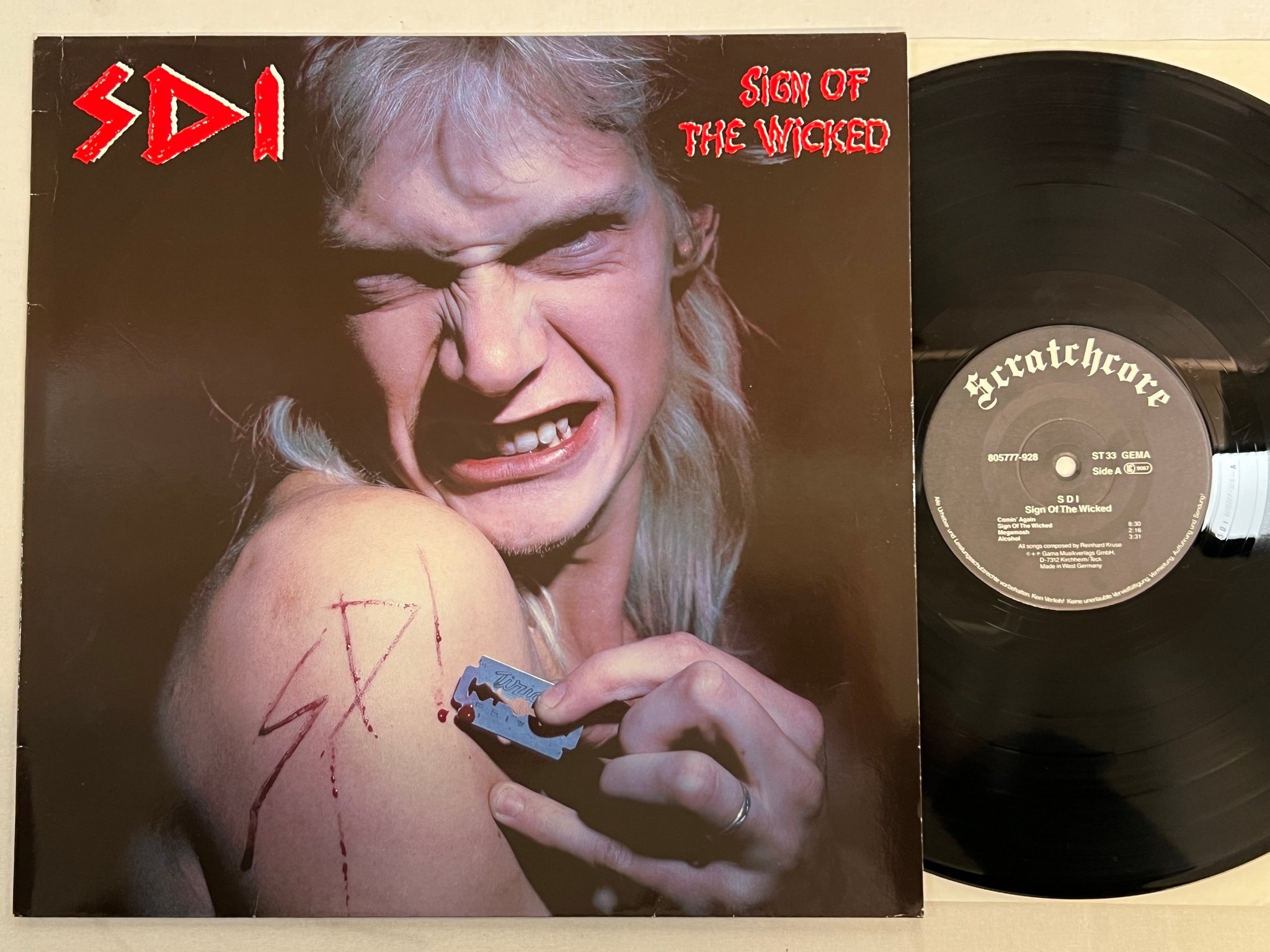 Omslagsbild för skivan SDI sign of the wicked LP -87 Ger SCRATCHCORE 805777-928 speed metal