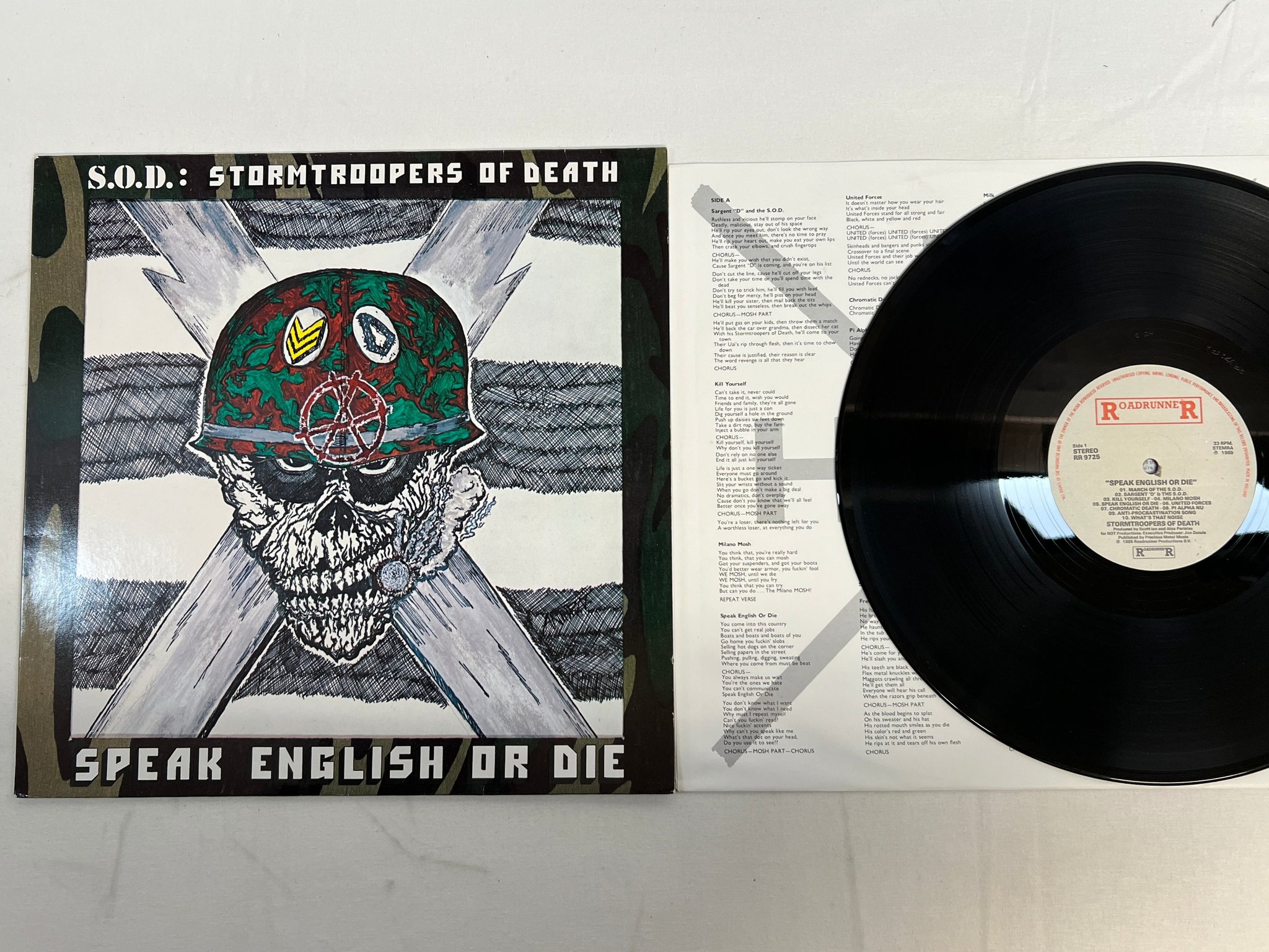 Omslagsbild för skivan STORMTROOPERS OF DEATH speak english or die LP -85 Hol ROADRUNNER RR 9725