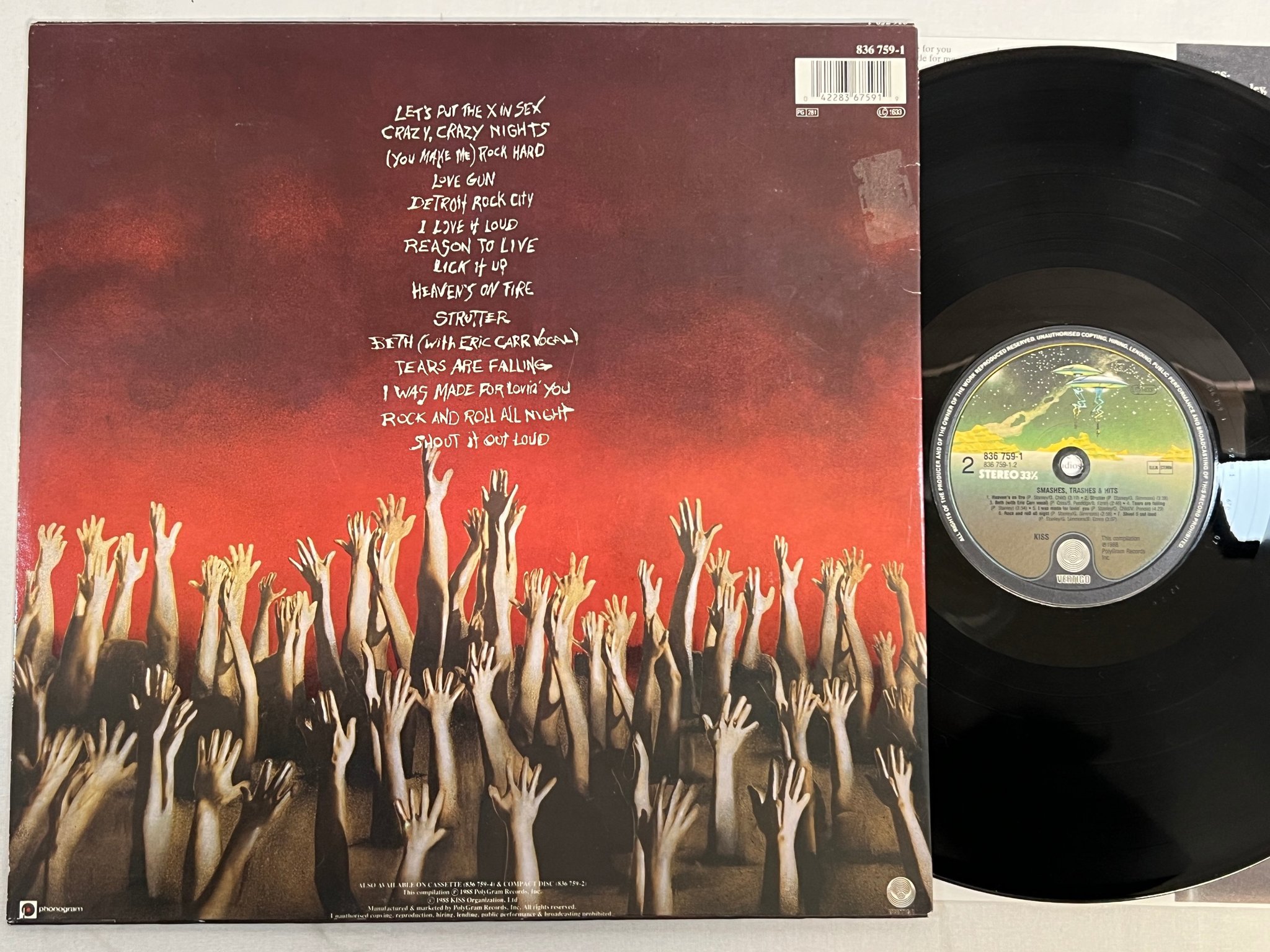Omslagsbild för skivan KISS smashes trashes & hits LP -88 Hol VERTIGO 836 759-1 