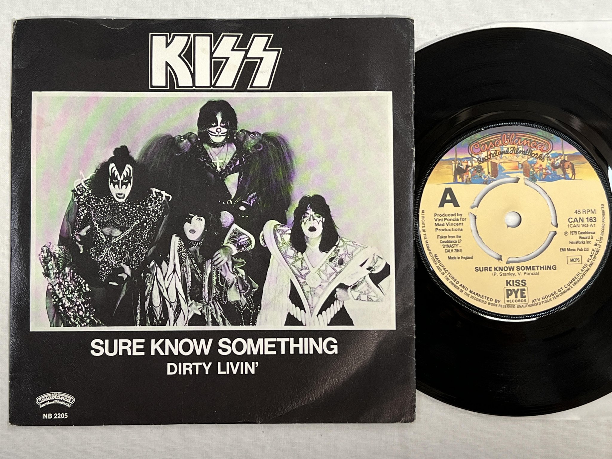 Omslagsbild för skivan KISS sure know something 7" UK/SWE CASABLANCA 