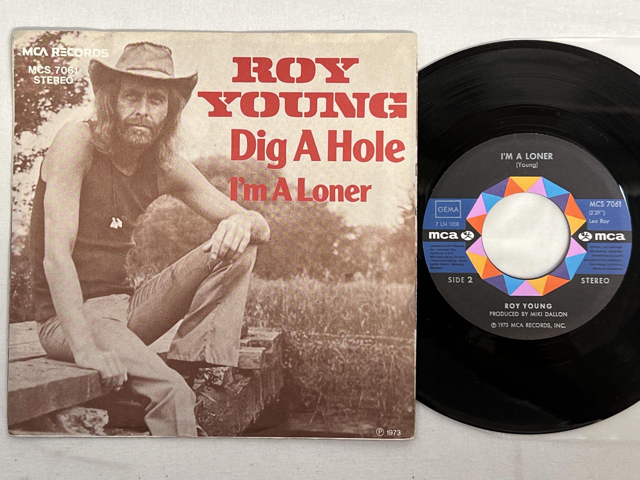 Omslagsbild för skivan ROY YOUNG dig a hole 7" -73 Ger MCA MCS 7061 