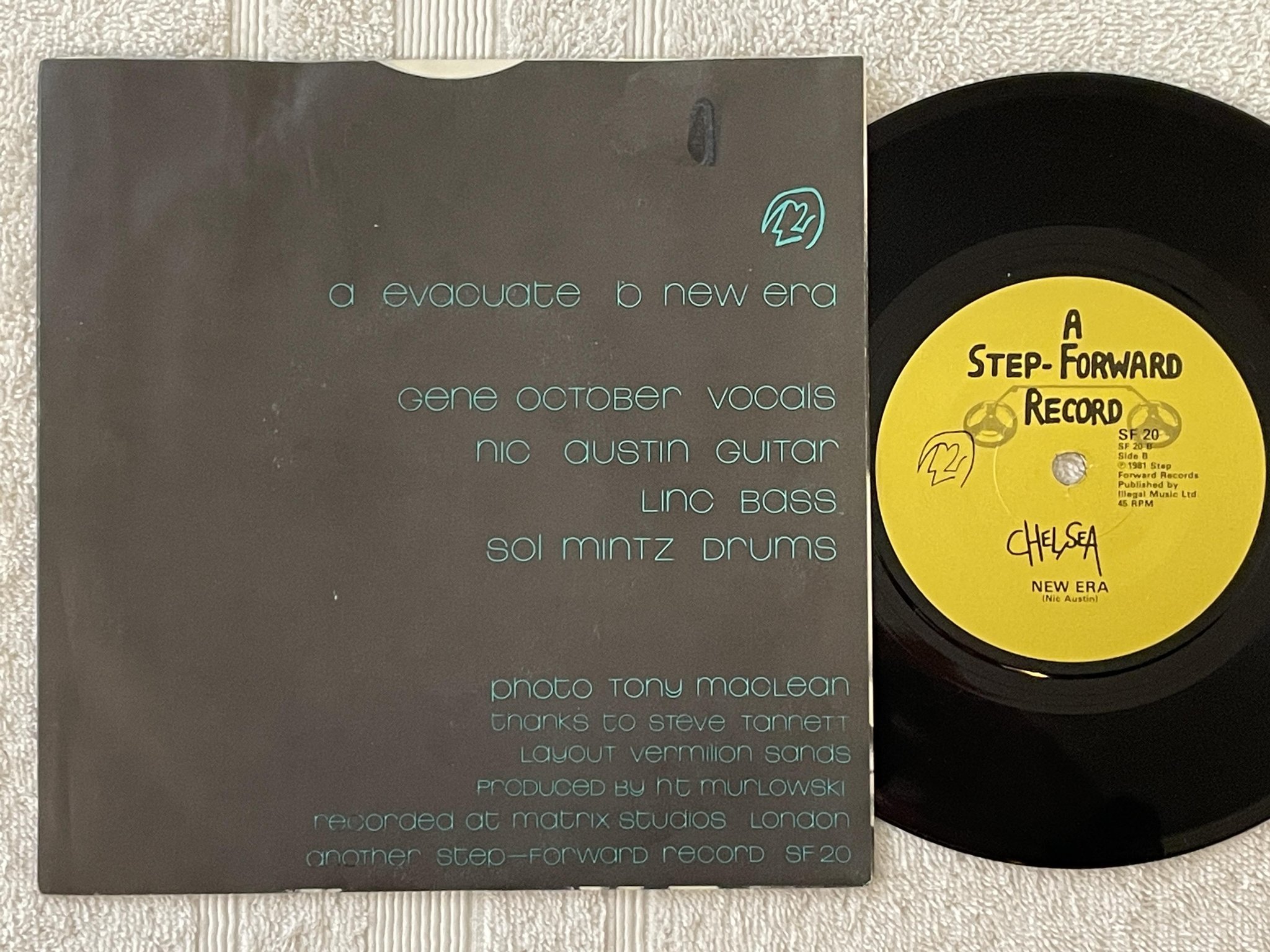 Omslagsbild för skivan CHELSEA evacuate 7" -81 UK STEP-FORWARD SF 20 punk