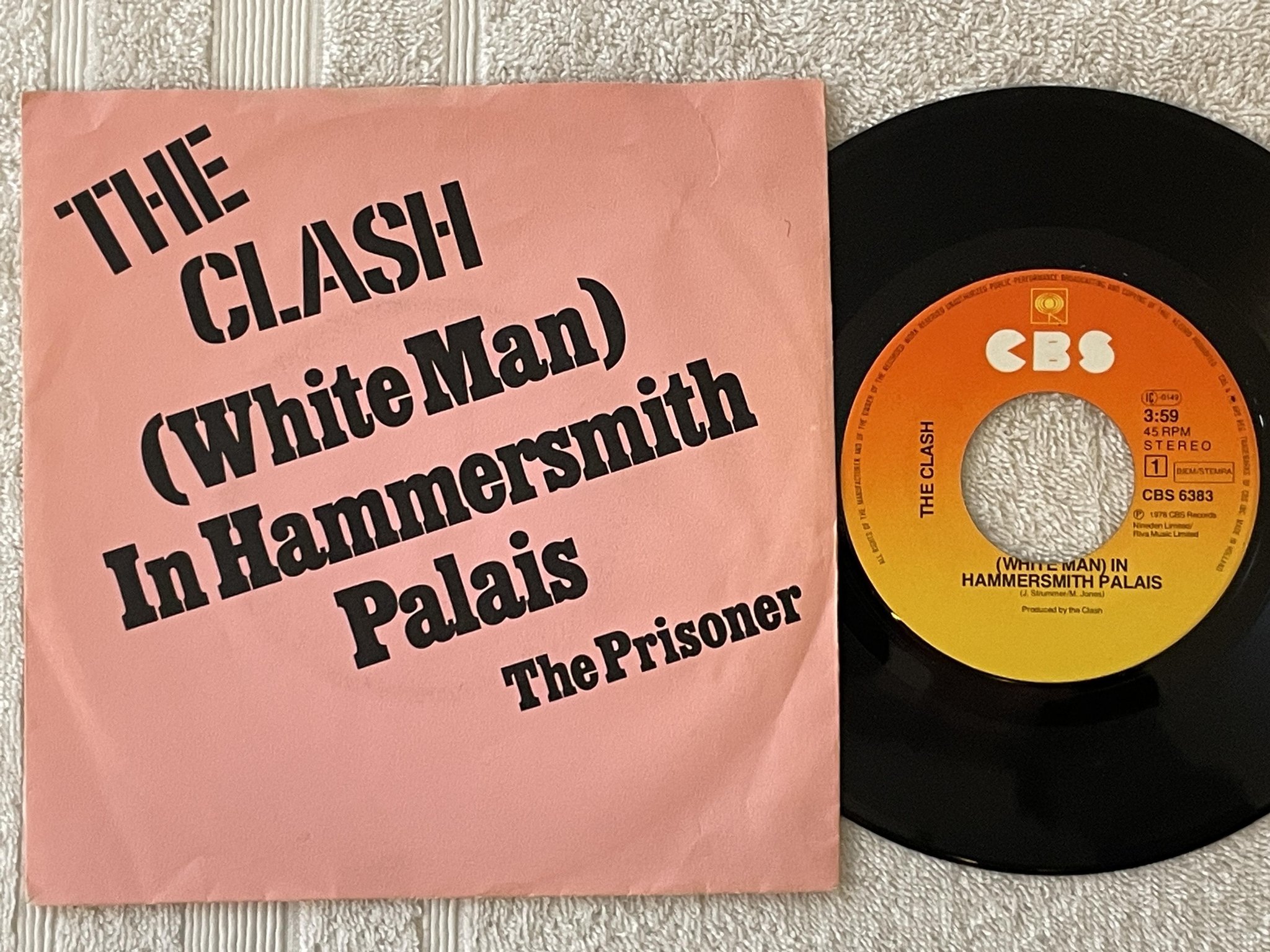 Omslagsbild för skivan THE CLASH hammersmith palais 7" -78 Hol CBS 6383