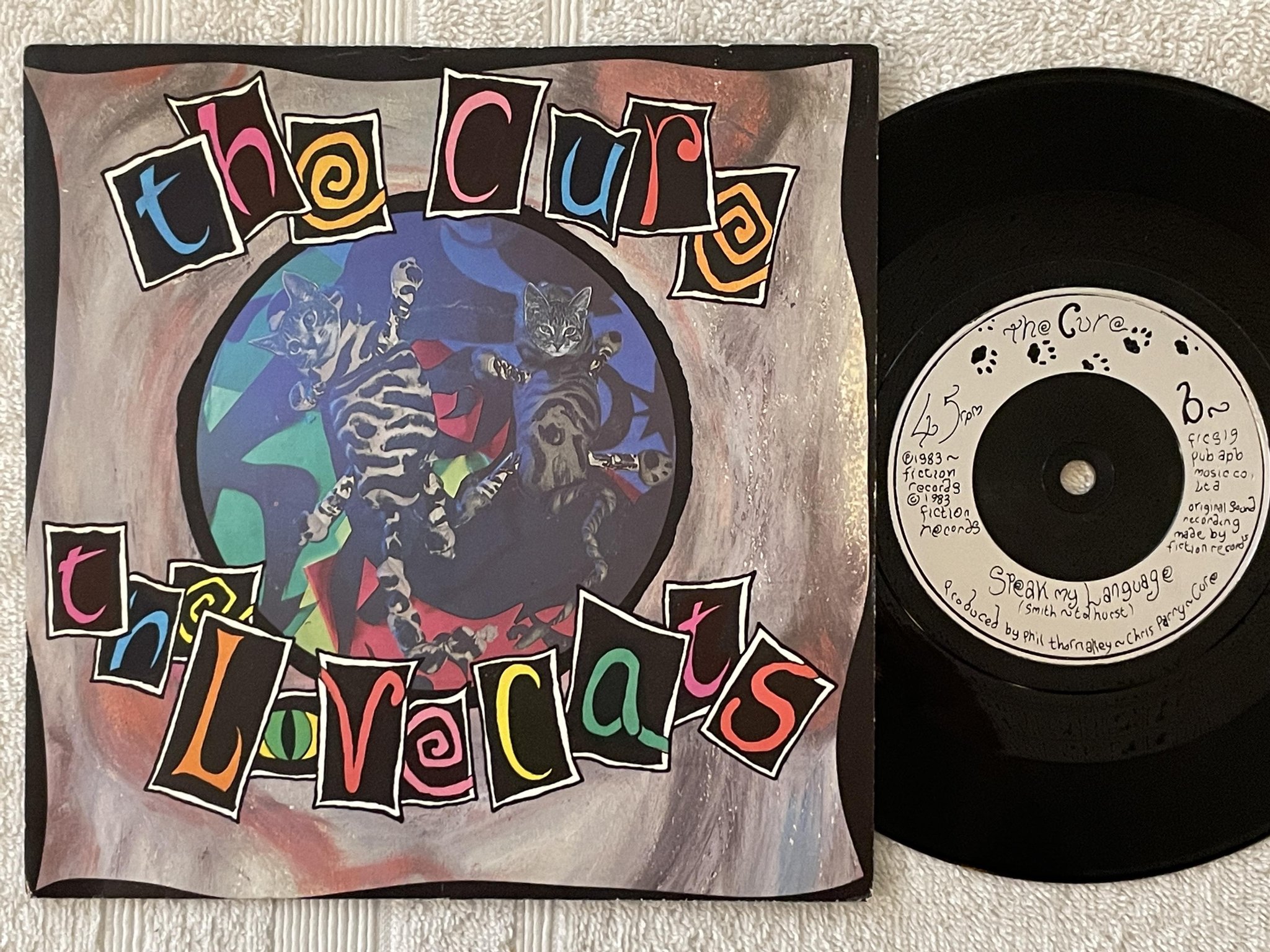 Omslagsbild för skivan THE CURE the love cats 7" -83 FICTION FICS 19 
