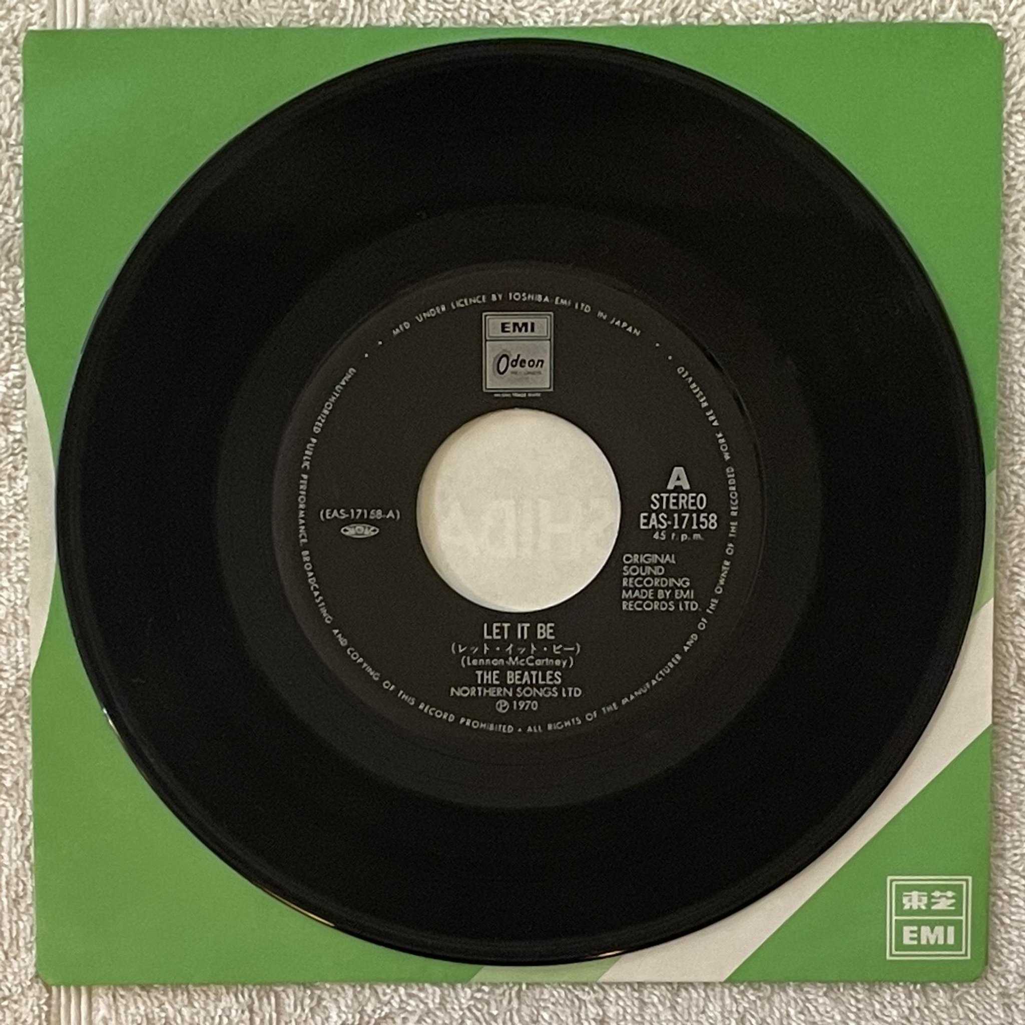 Omslagsbild för skivan THE BEATLES let it be 7" -81 Japan ODEON EAS-17158