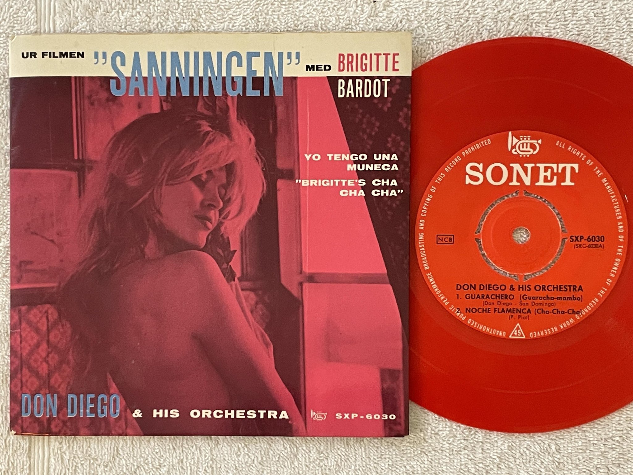 Omslagsbild för skivan Ur Filmen Sanningen Med Brigitte Bardot  7"ep Swe SONET red vinyl SXP-6030