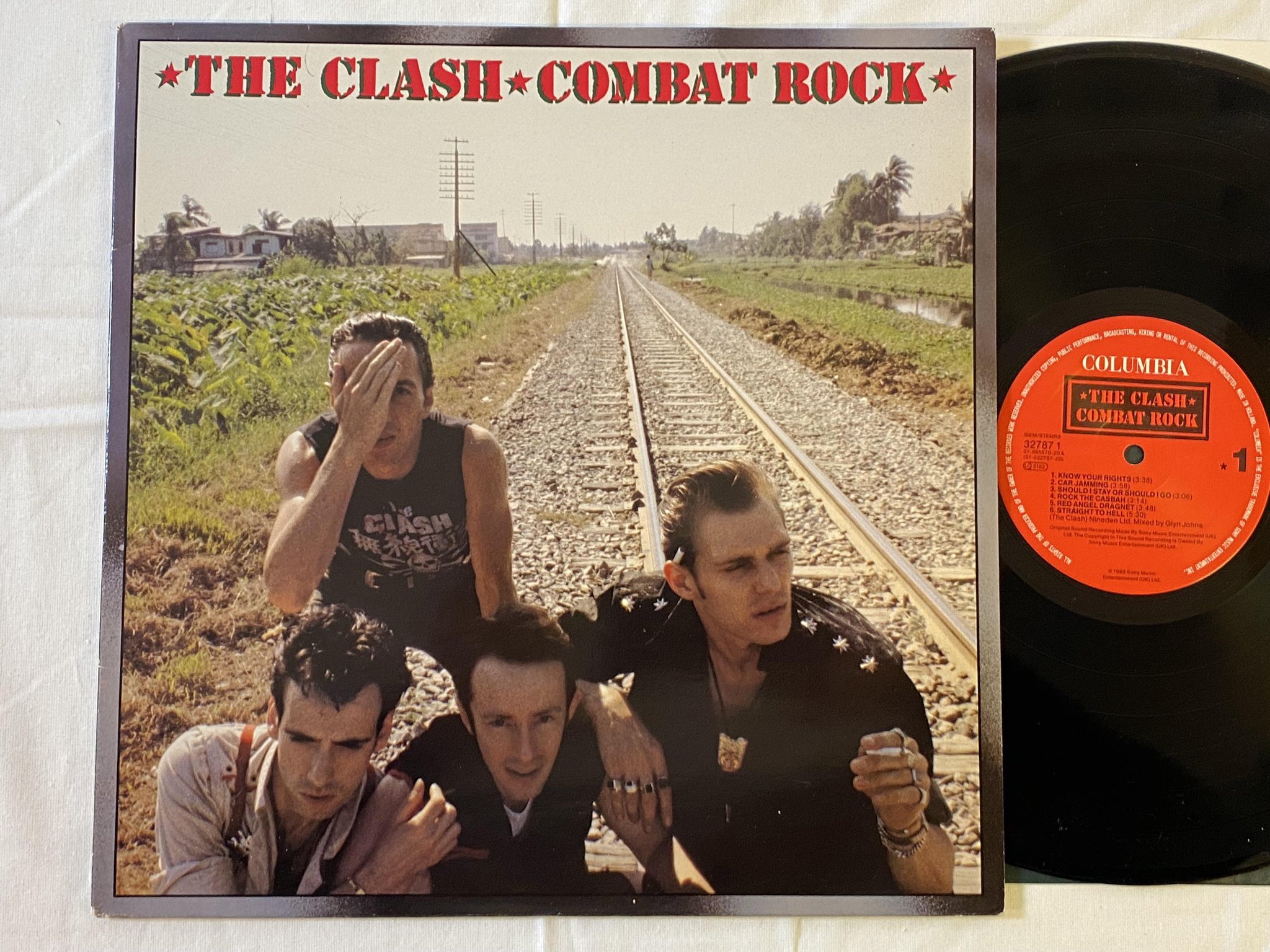 Omslagsbild för skivan THE CLASH combat rock LP -82 Hol COLUMBIA 327871
