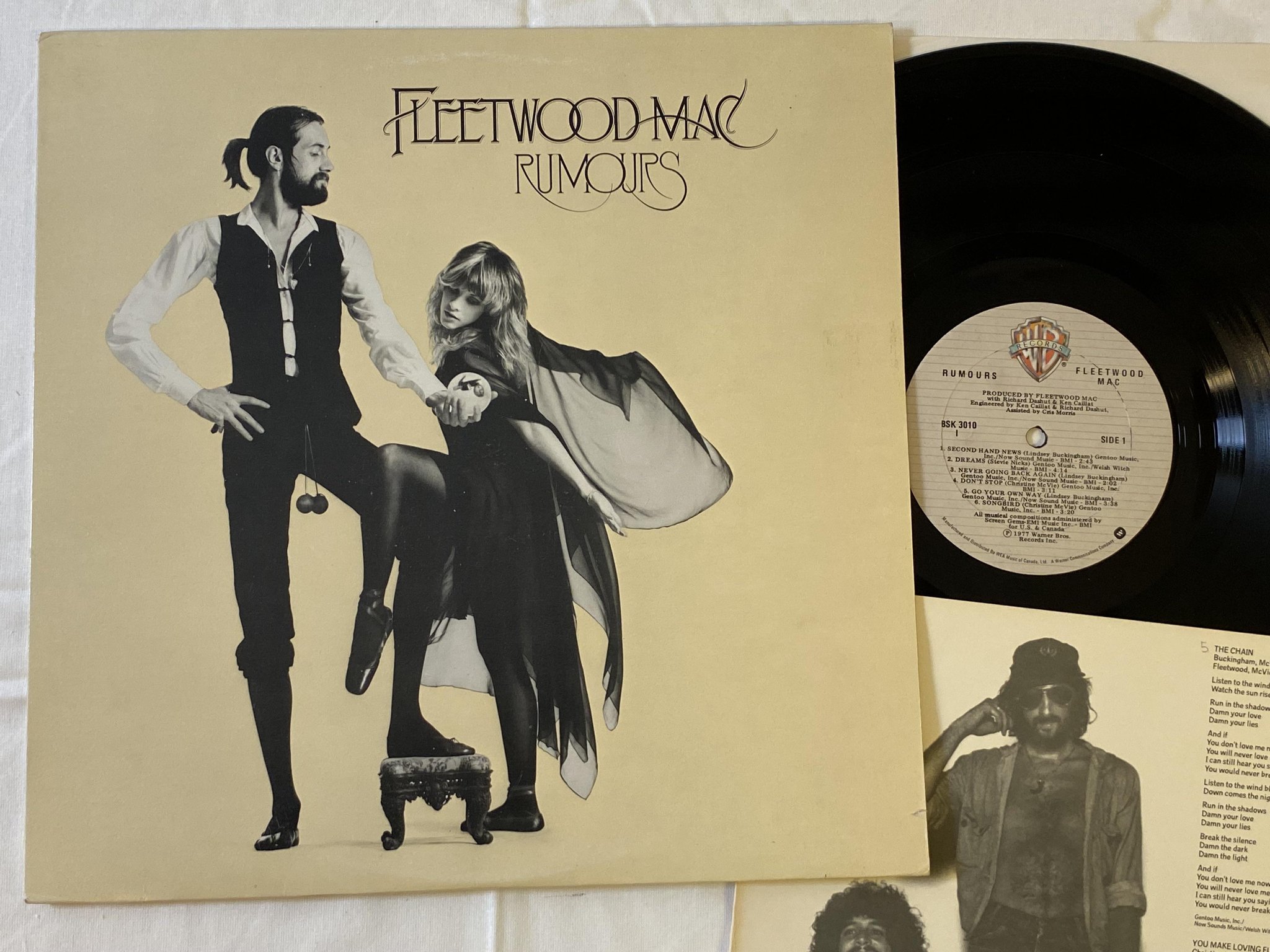 Omslagsbild för skivan FLEETWOOD MAC rumours LP -77 Can WARNER BROS BSK 3010