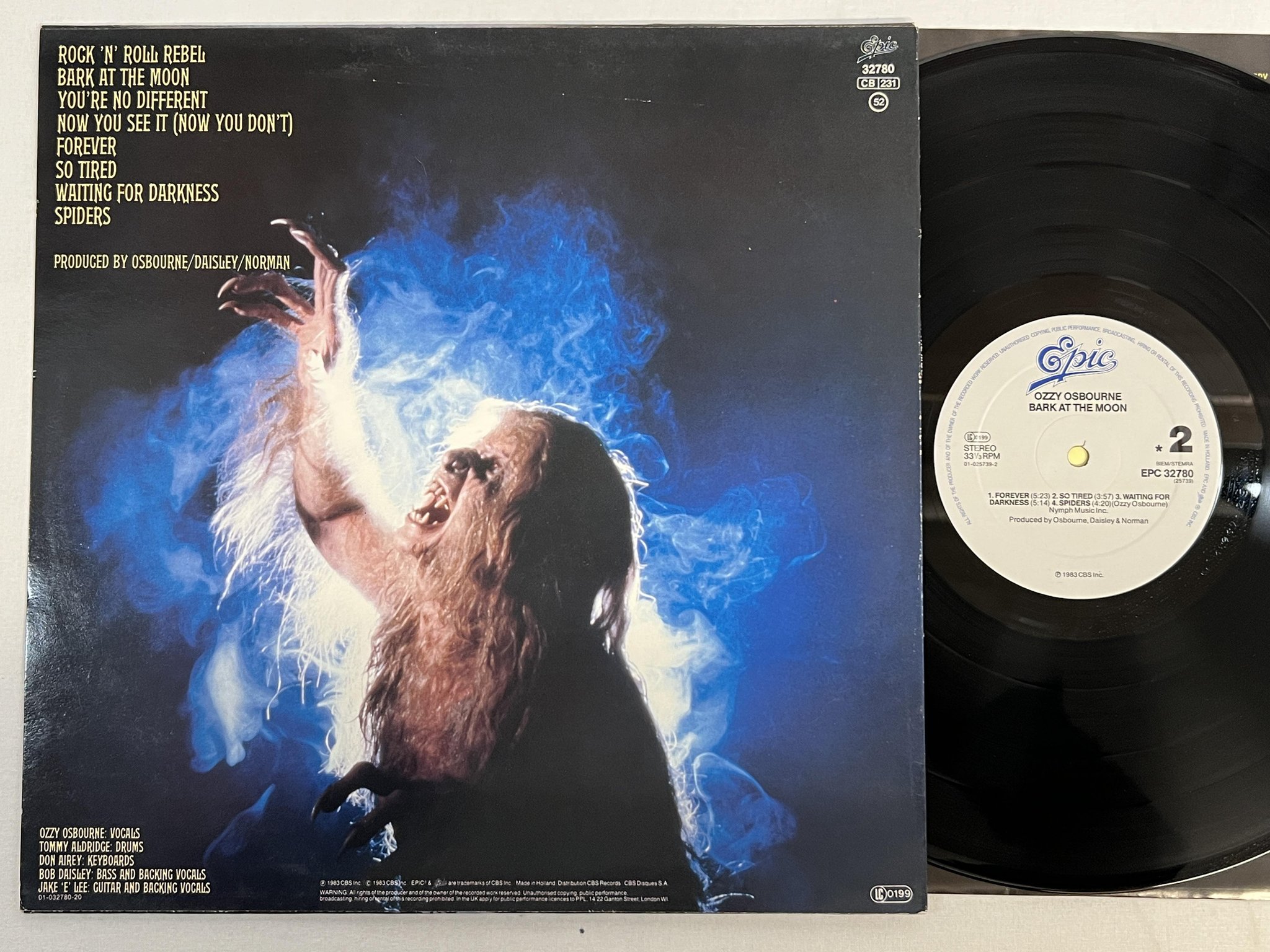 Omslagsbild för skivan OSSY OSBOURNE bark at the moon LP -83 Hol EPIC EPC 32780
