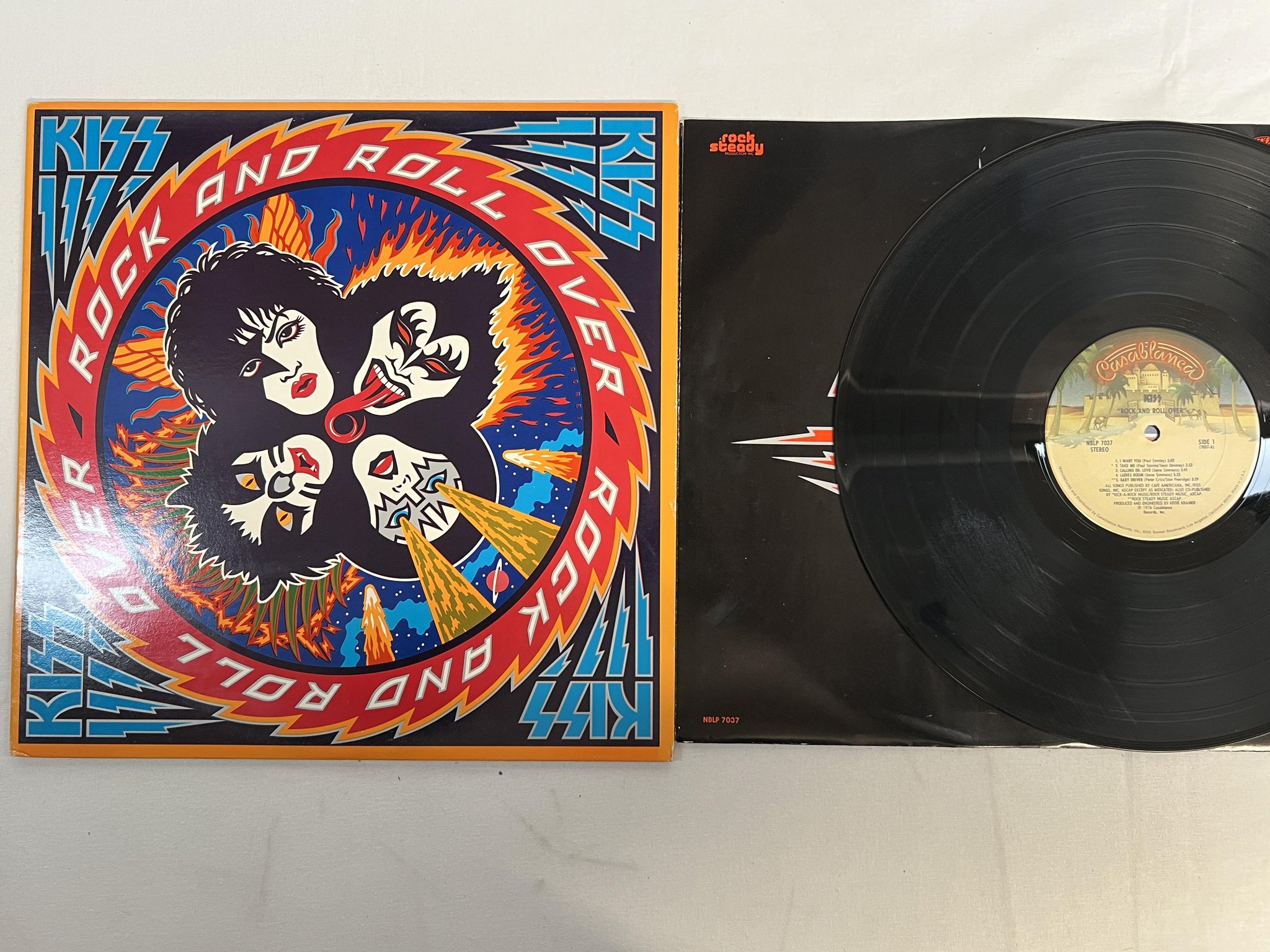 Omslagsbild för skivan KISS rock and roll over LP -76 US CASABLANCA NBLP 7037 w/ stickers 