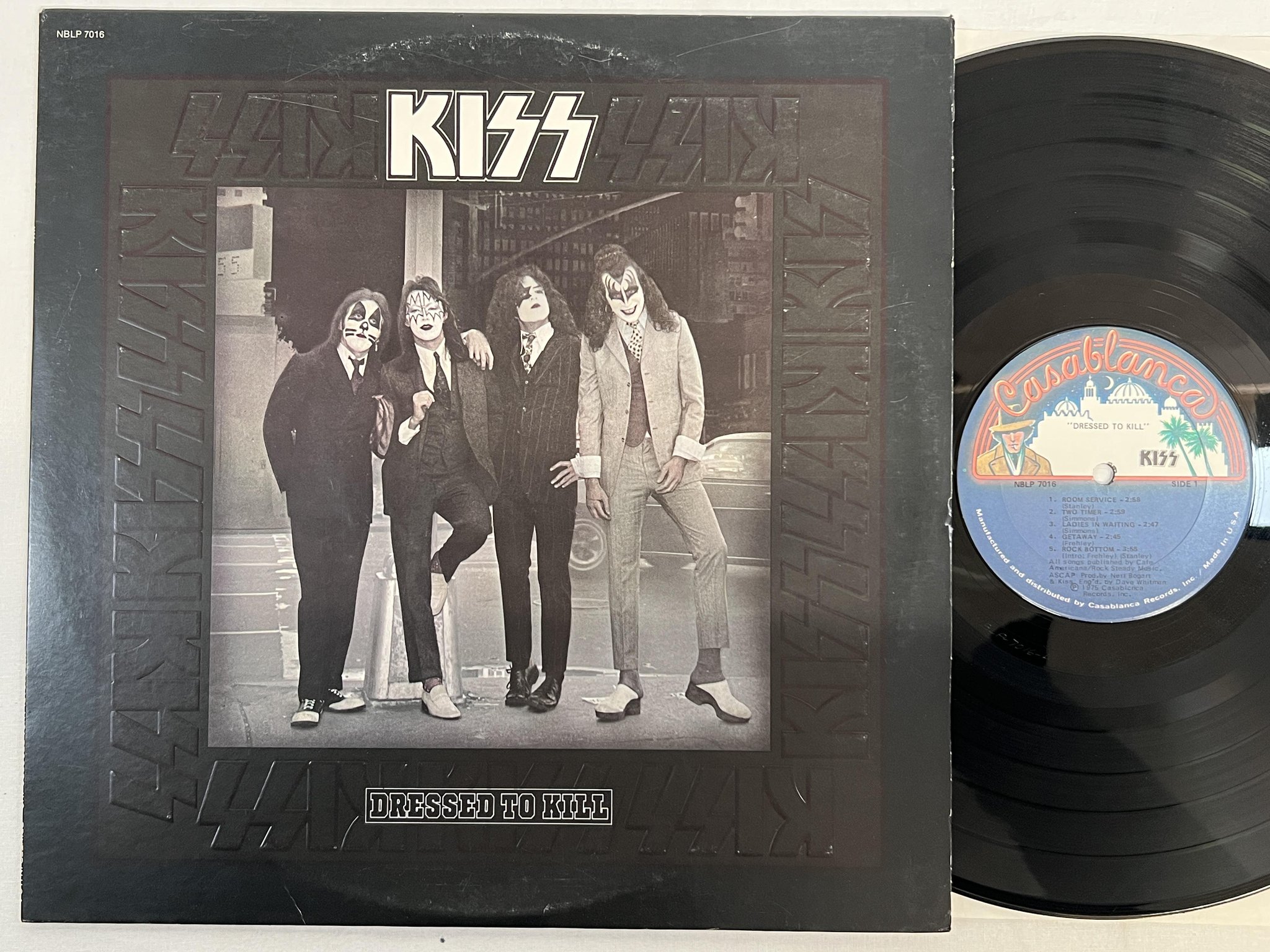 Omslagsbild för skivan KISS dressed to kill LP -75 US CASABLANCA NBLP 7016