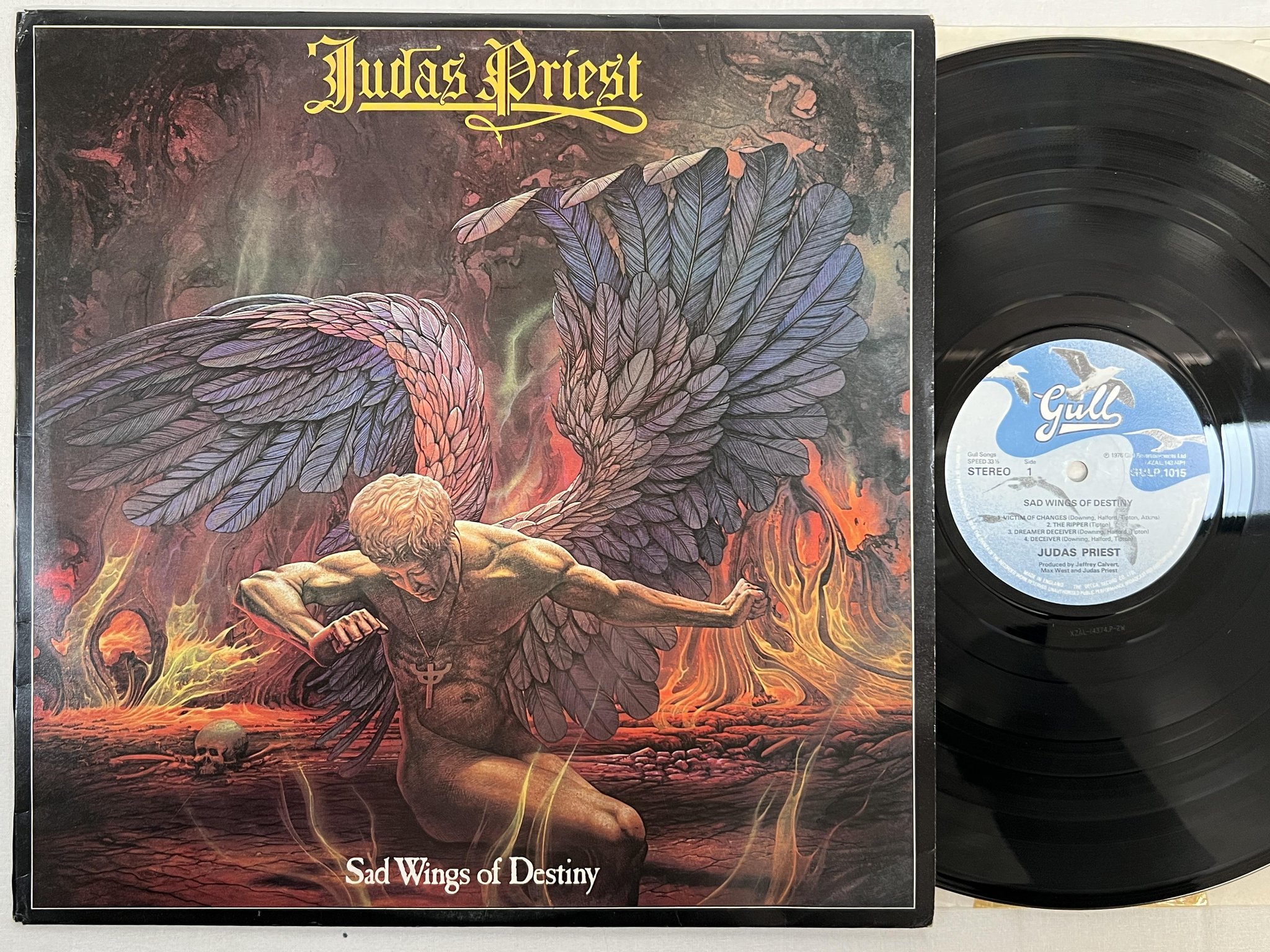 Omslagsbild för skivan JUDAS PRIEST sad wings of destiny LP -76 UK GULL GULP 1015