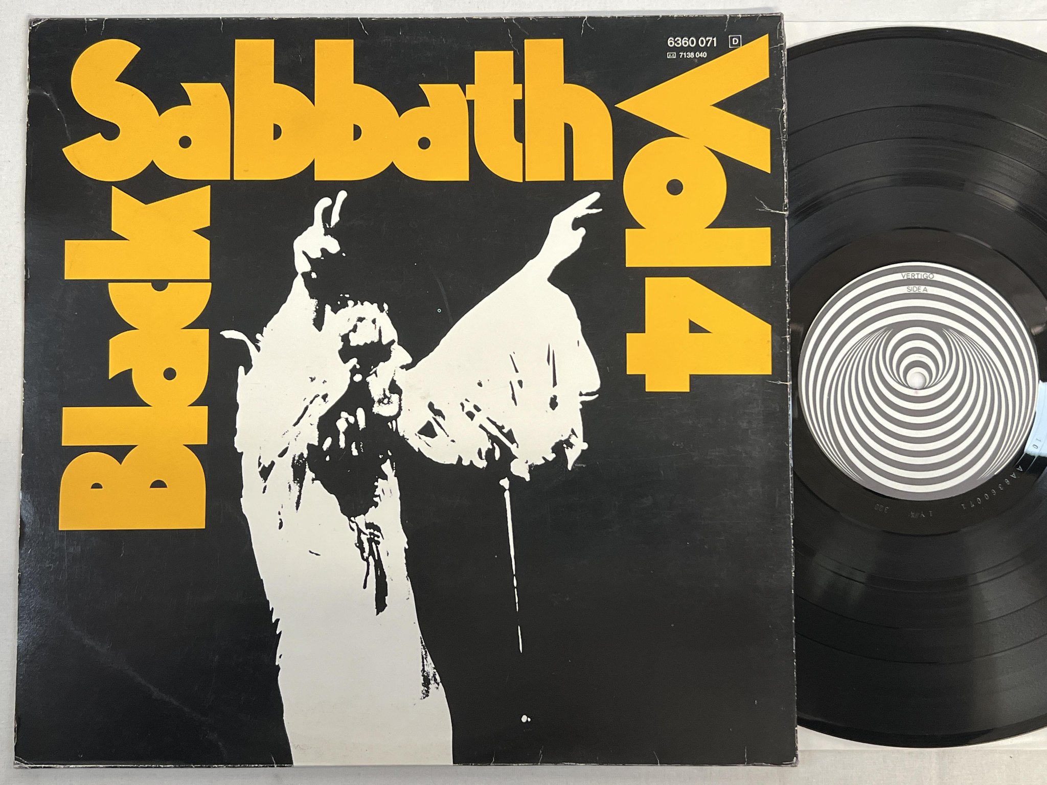 Omslagsbild för skivan BLACK SABBATH vol 4 LP -72 Ger VERTIGO large swirl 6360 071 