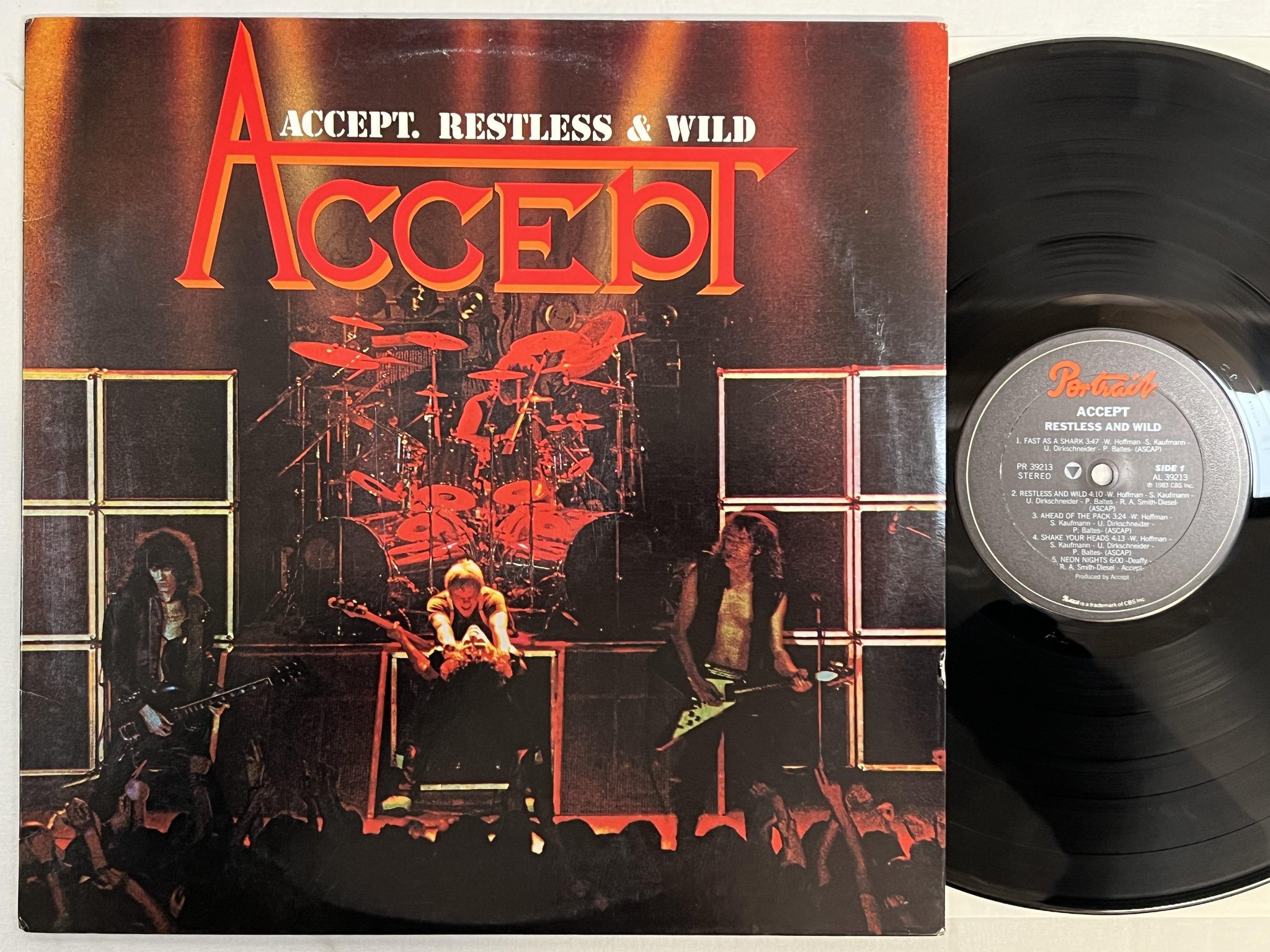 Omslagsbild för skivan ACCEPT restless and wild LP -83 US PORTRAIT PR 39213