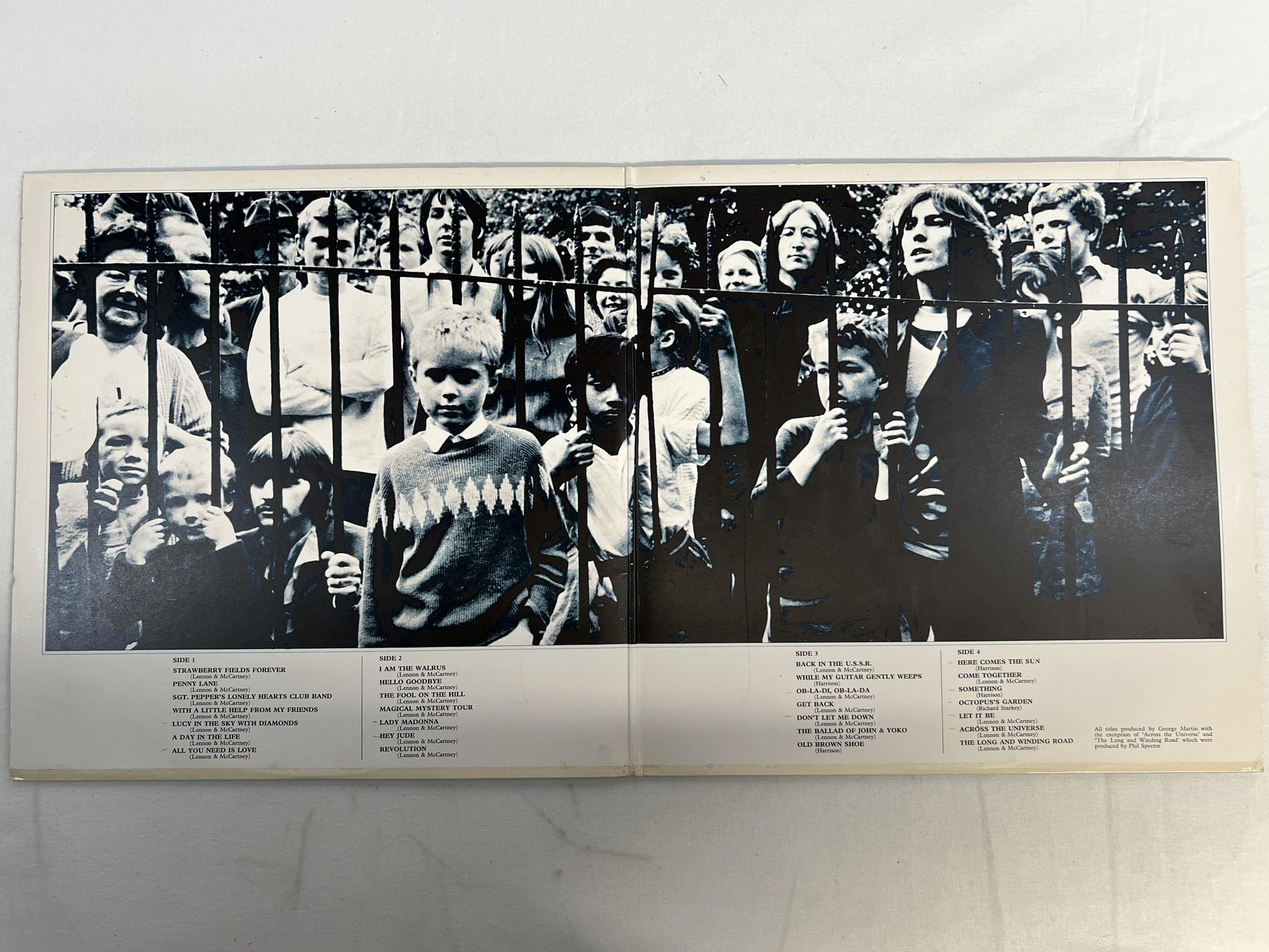 Omslagsbild för skivan THE BEATLES 1967-1970 2xLP UK APPLE blue vinyl PCS 7181