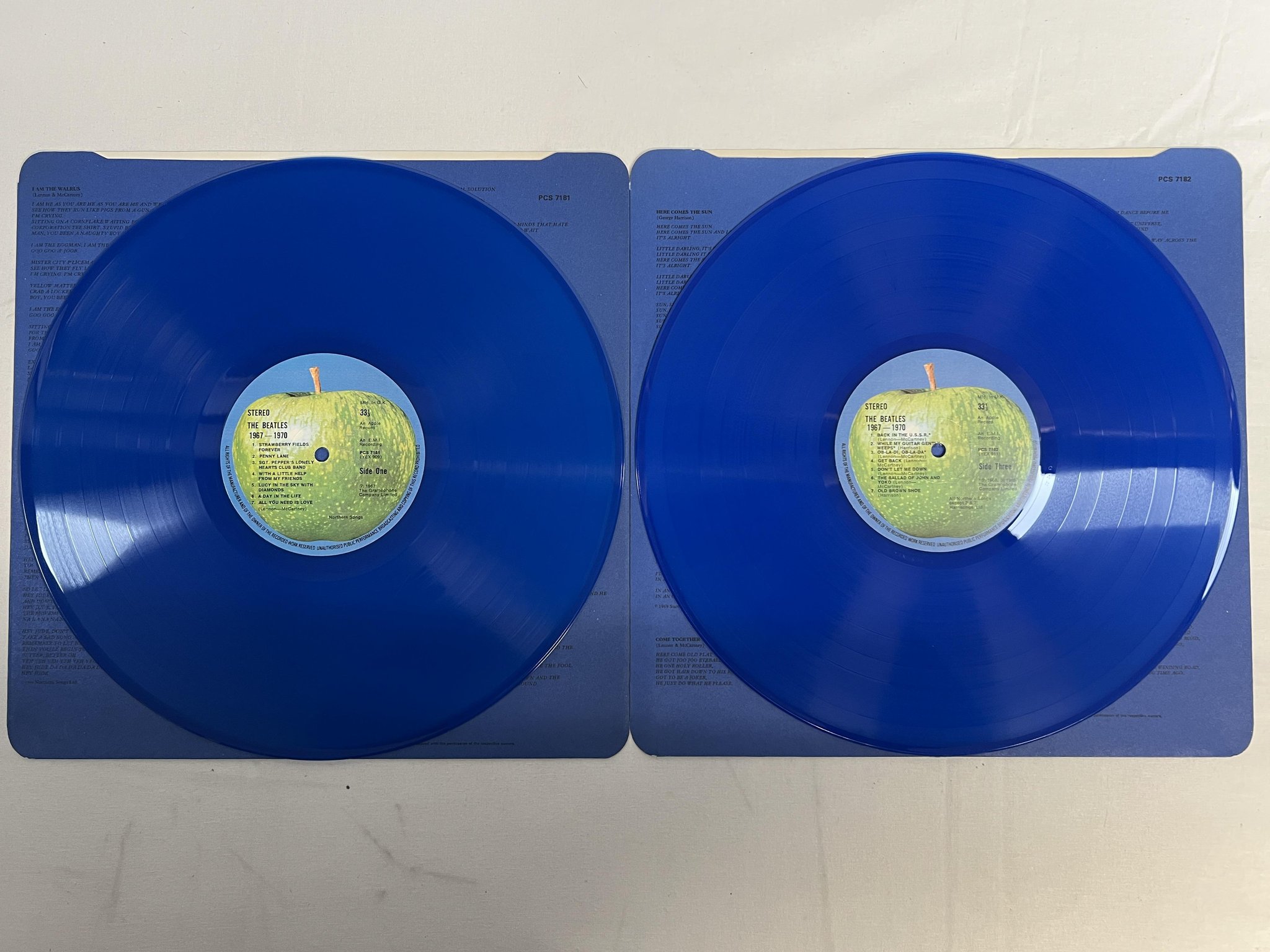 Omslagsbild för skivan THE BEATLES 1967-1970 2xLP UK APPLE blue vinyl PCS 7181