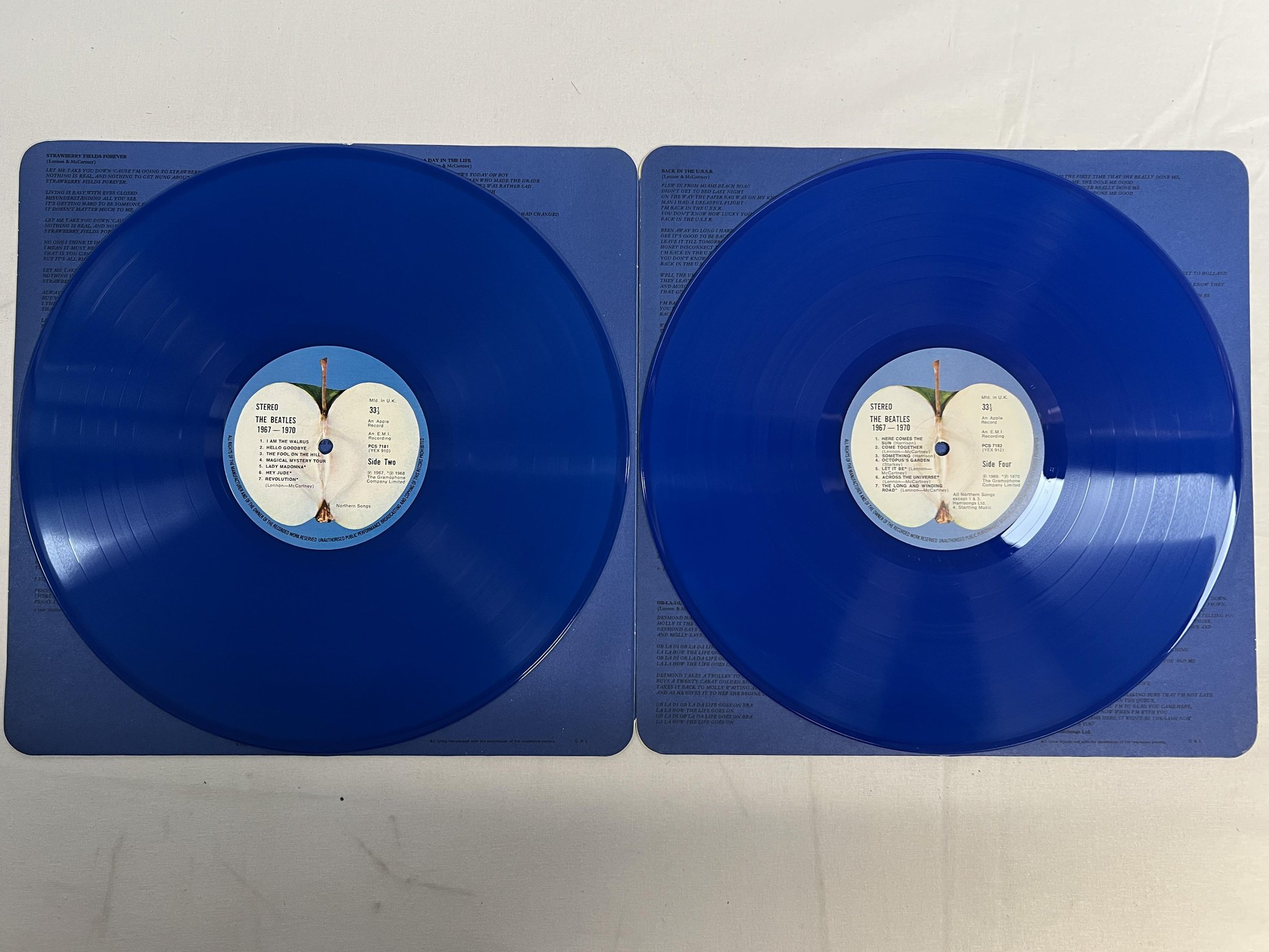 Omslagsbild för skivan THE BEATLES 1967-1970 2xLP UK APPLE blue vinyl PCS 7181