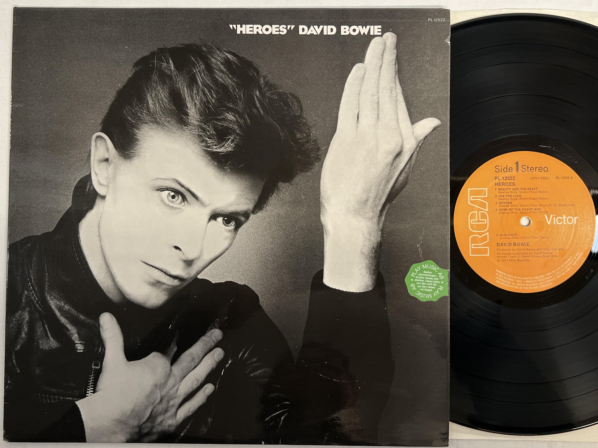 Omslagsbild för skivan DAVID BOWIE heroes LP -77 UK RCA PL 12522 fully laminated 