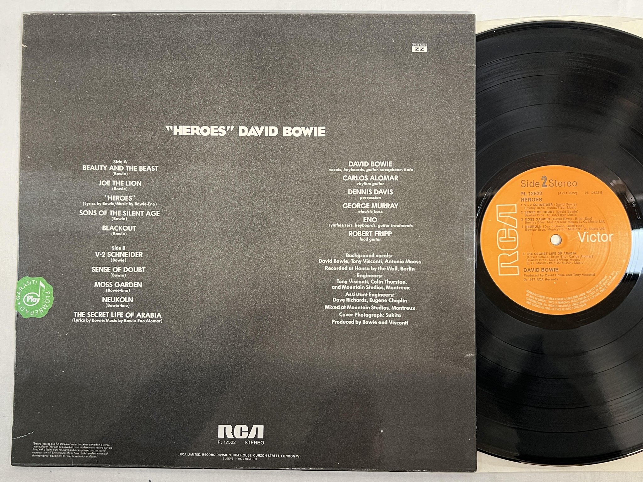 Omslagsbild för skivan DAVID BOWIE heroes LP -77 UK RCA PL 12522 fully laminated 