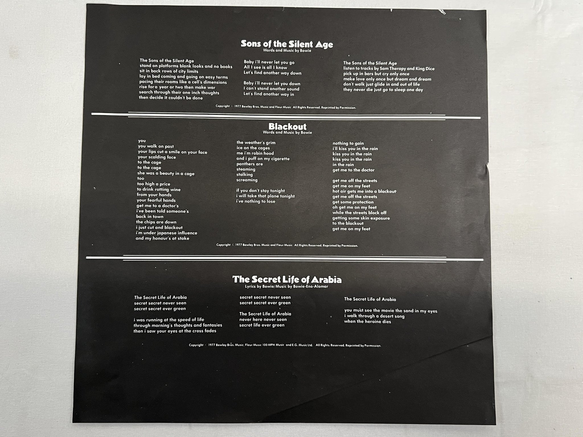 Omslagsbild för skivan DAVID BOWIE heroes LP -77 UK RCA PL 12522 fully laminated 