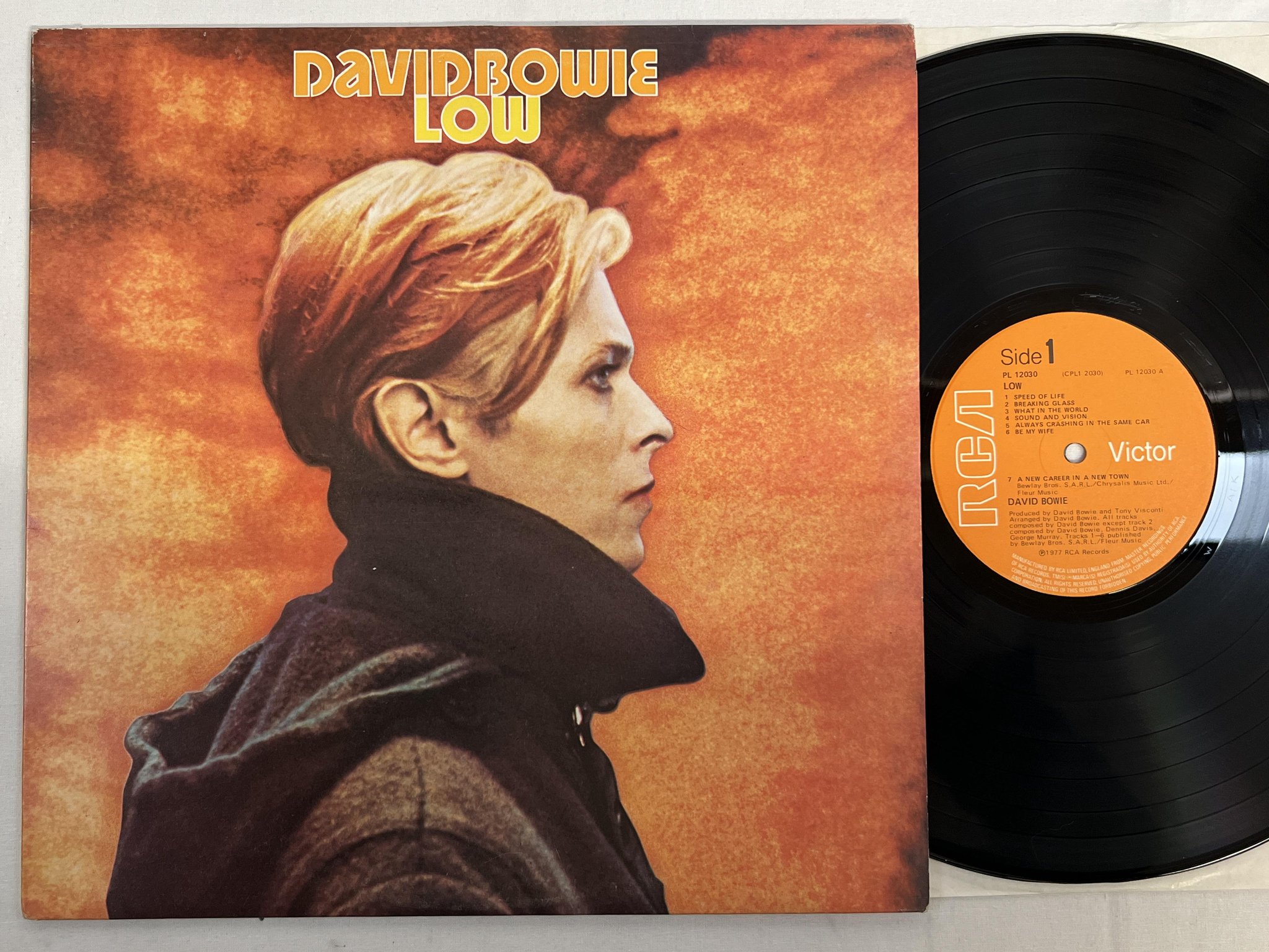 Omslagsbild för skivan DAVID BOWIE low LP -77 UK RCA PL 12030 