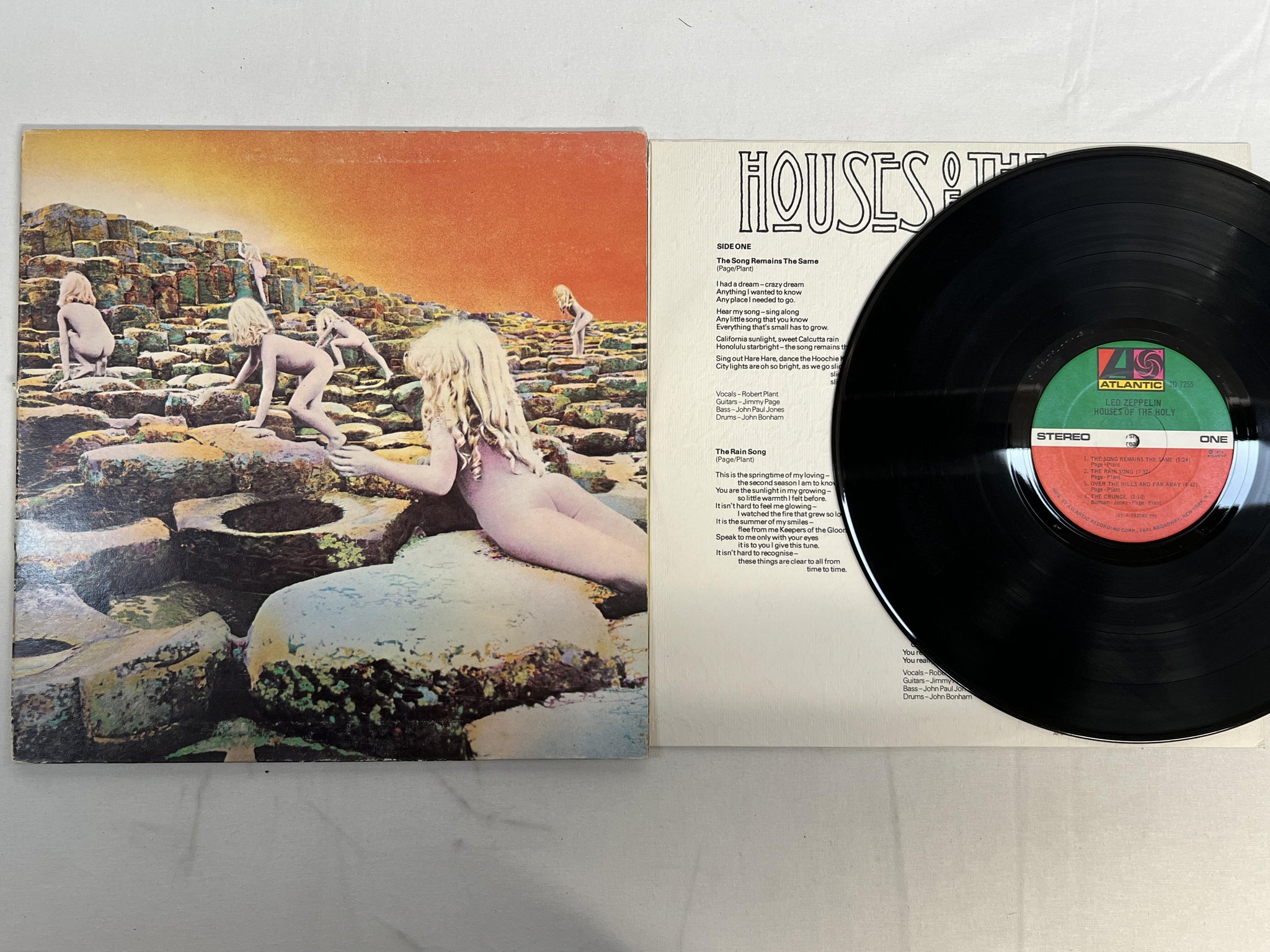Omslagsbild för skivan LED ZEPPELIN houses of the holy LP  US ATLANTIC SD 7255
